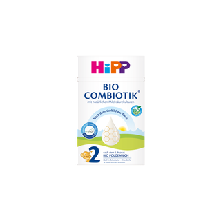 HiPP 2 BIO COMBIOTIK® Folgemilch Packung für Babys nach dem 6. Monat vor schwarzem Hintergrund