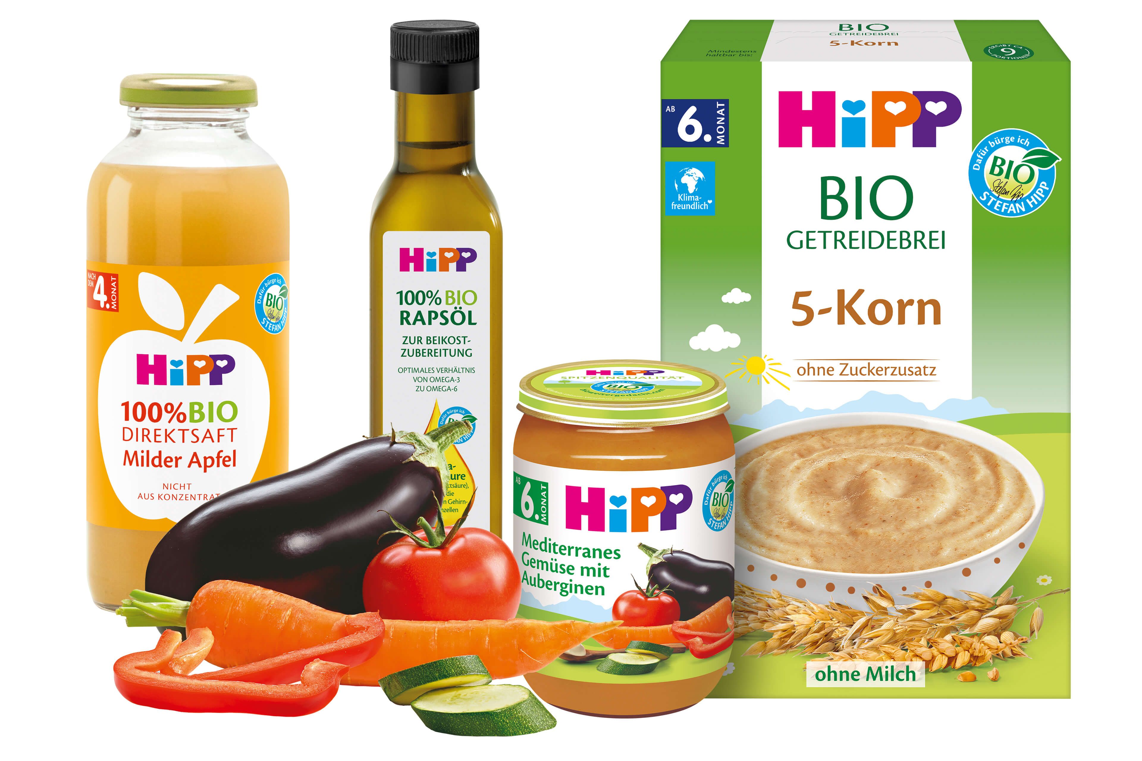 Verschiedene Bio-Babynahrungsprodukte der Marke "Hipp", darunter ein 5-Korn-Brei, ein Gemüsepüree, ein Zucchinipüree und ein Karottenpüree.