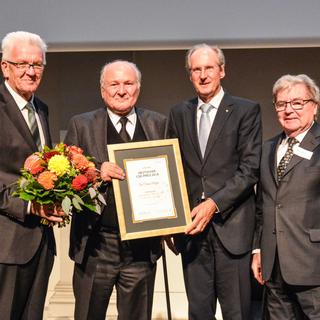 Winfried Kretschmann, Ministerpräsident von Baden-Württemberg; Prof. Dr. Claus Hipp, persönlich haftender Gesellschafter der HiPP Gruppe; Prof. Dr. Wolfgang Schuster, Jury-Leitung des Deutschen CSR-Preises; Prof. Dr. h.c. Matthias Kleinert, Ehrenvorsitzender des Deutschen CSR-Forums.