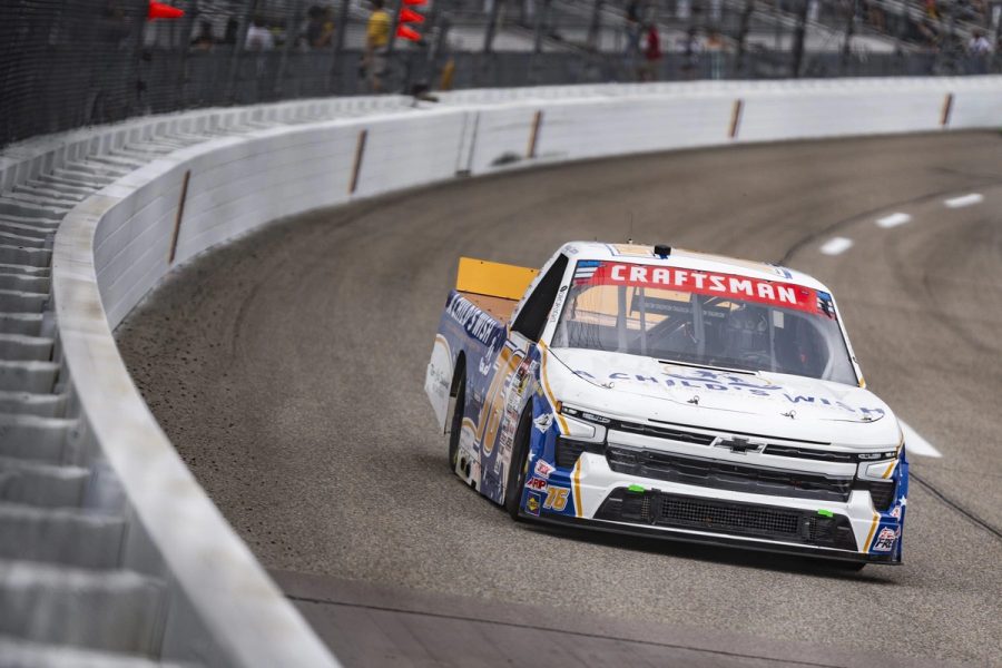 The No. 76 truck through the turn
