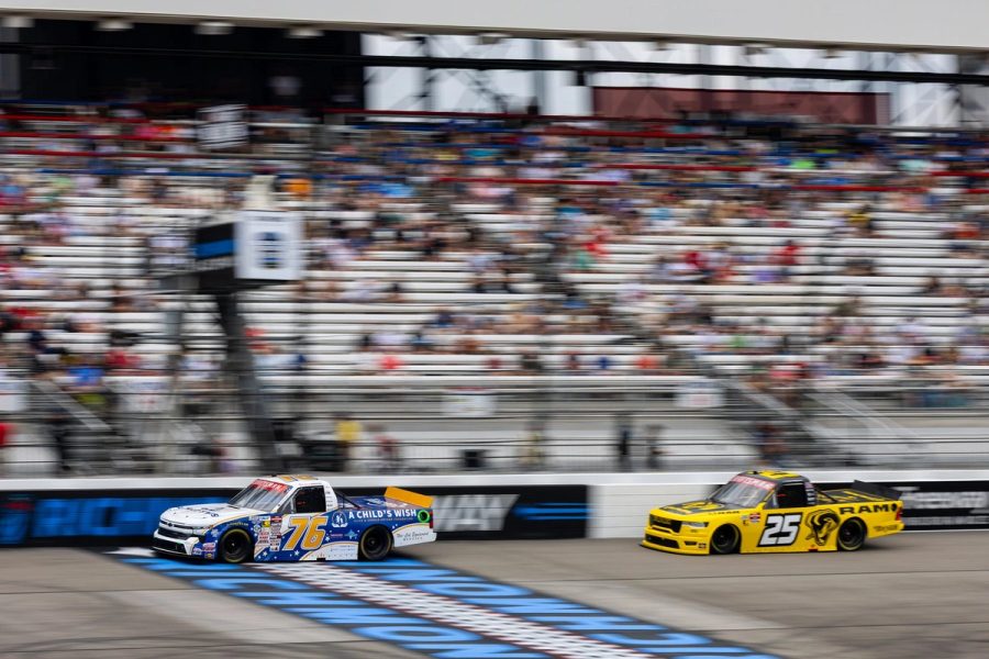 The No. 76 pit crew at work