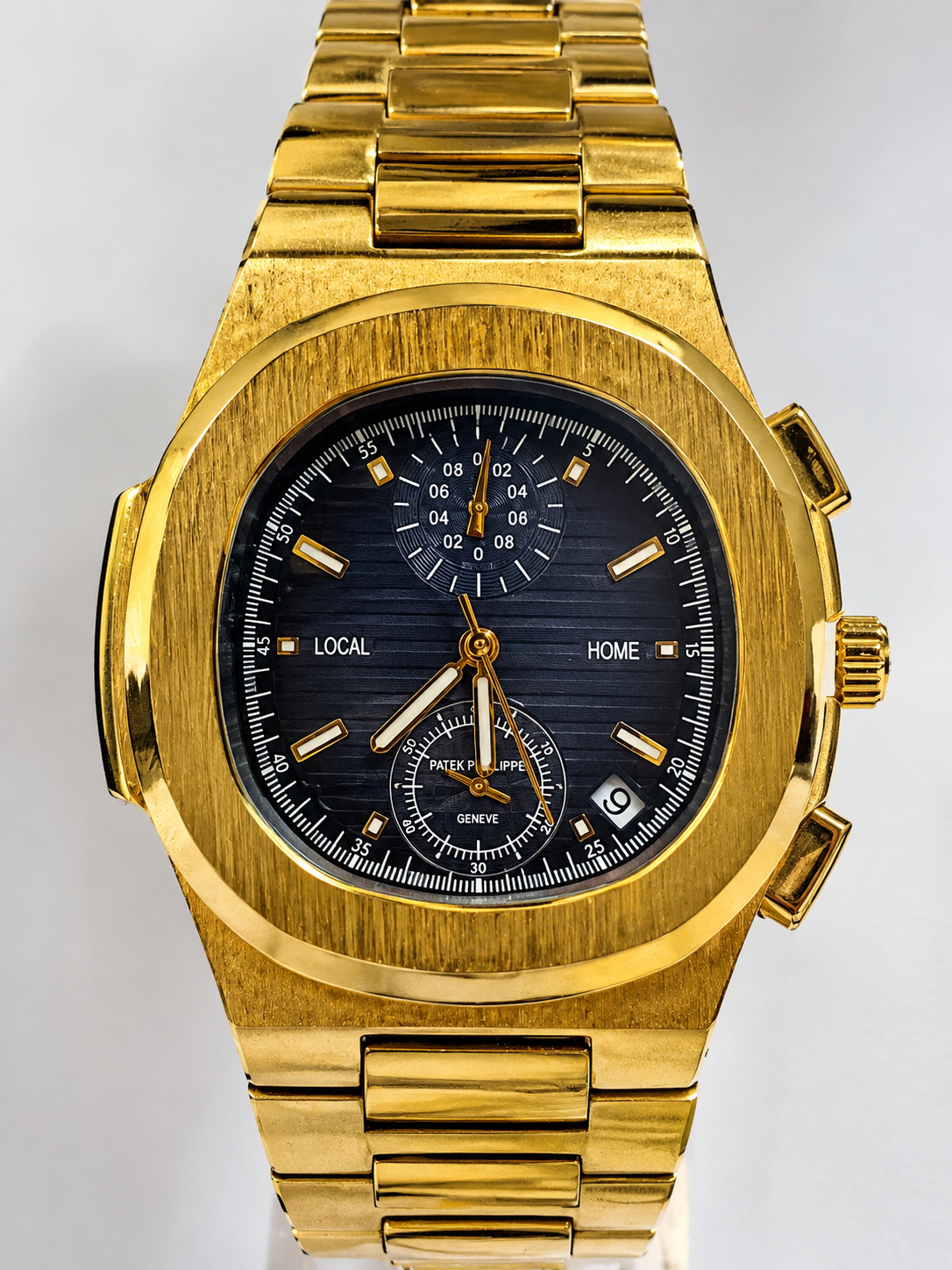  Patek Philippe Nautilus  Dual Time Gold-inspired design 