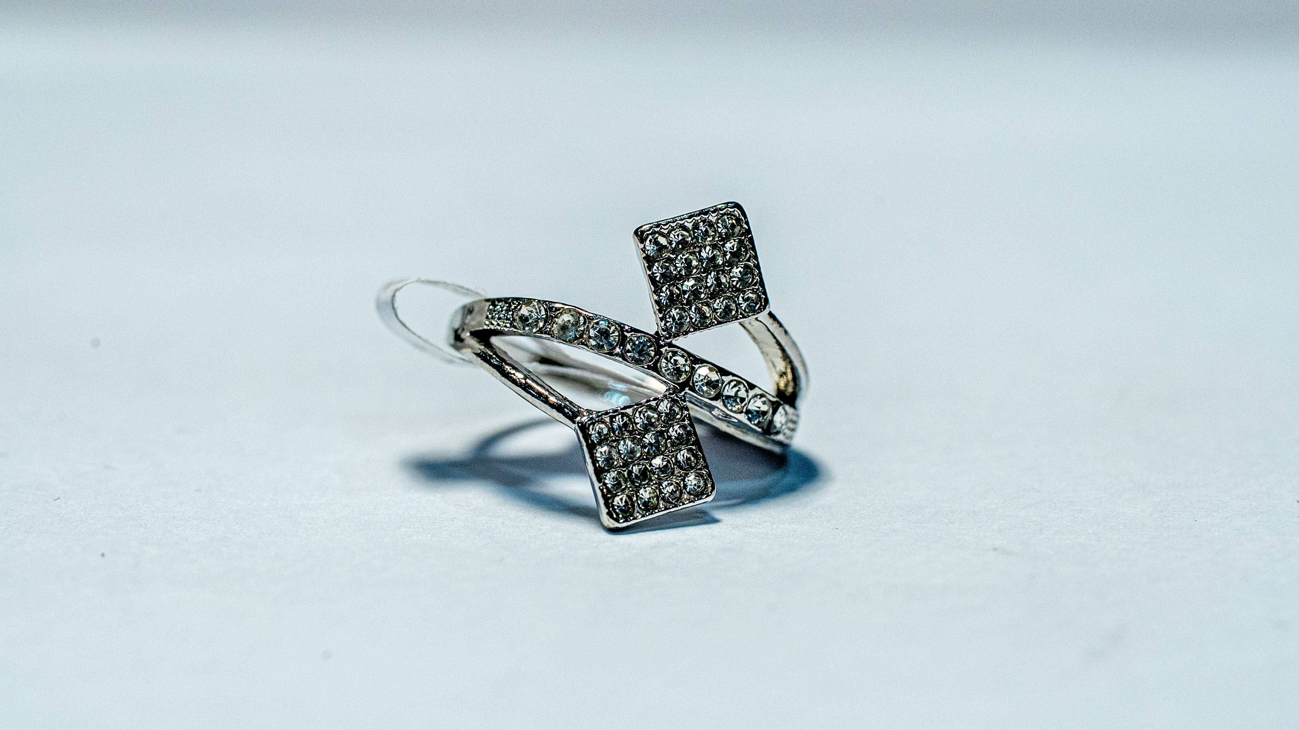 Geometric Crossbar Ring