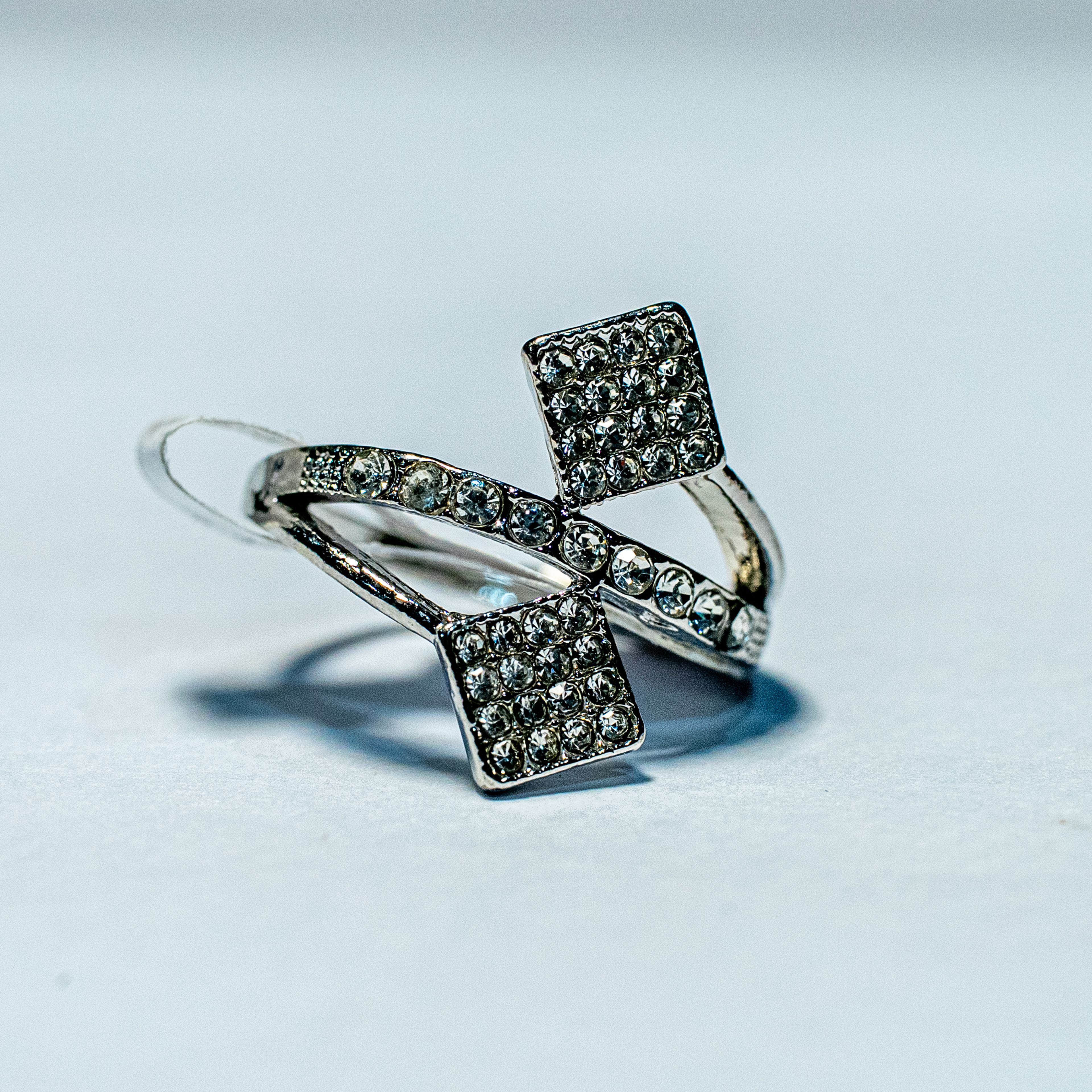 Geometric Crossbar Ring