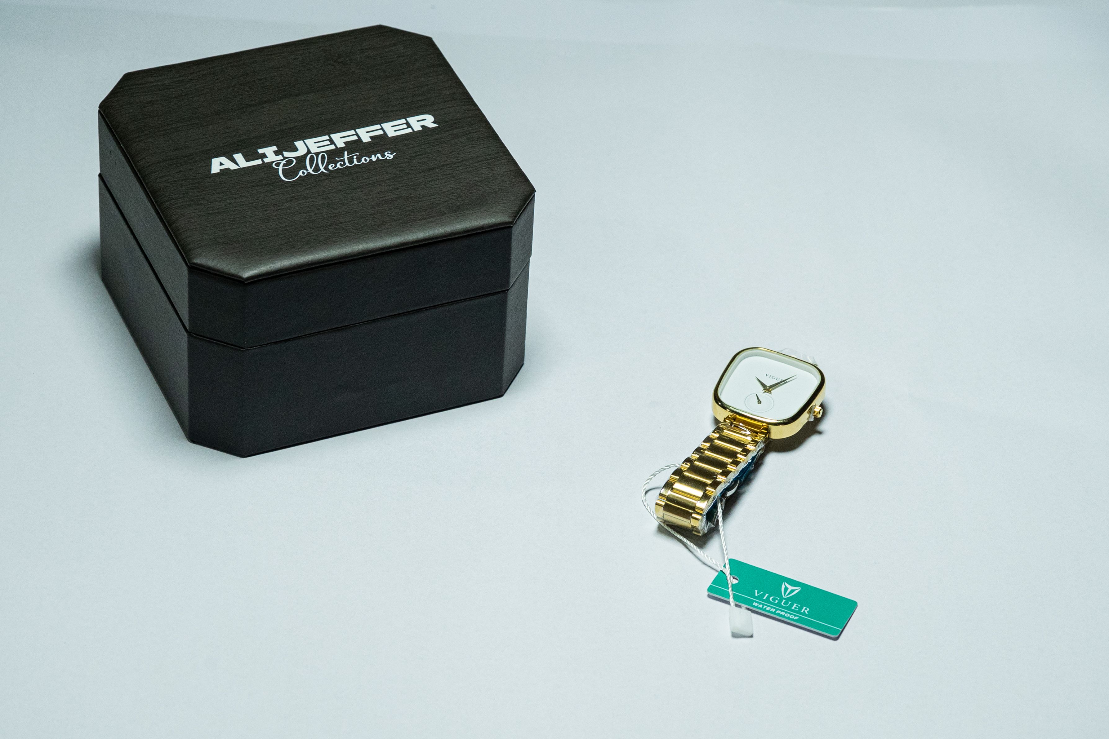 Viguer Cushion Square Minimalist Gold thumbnail 2