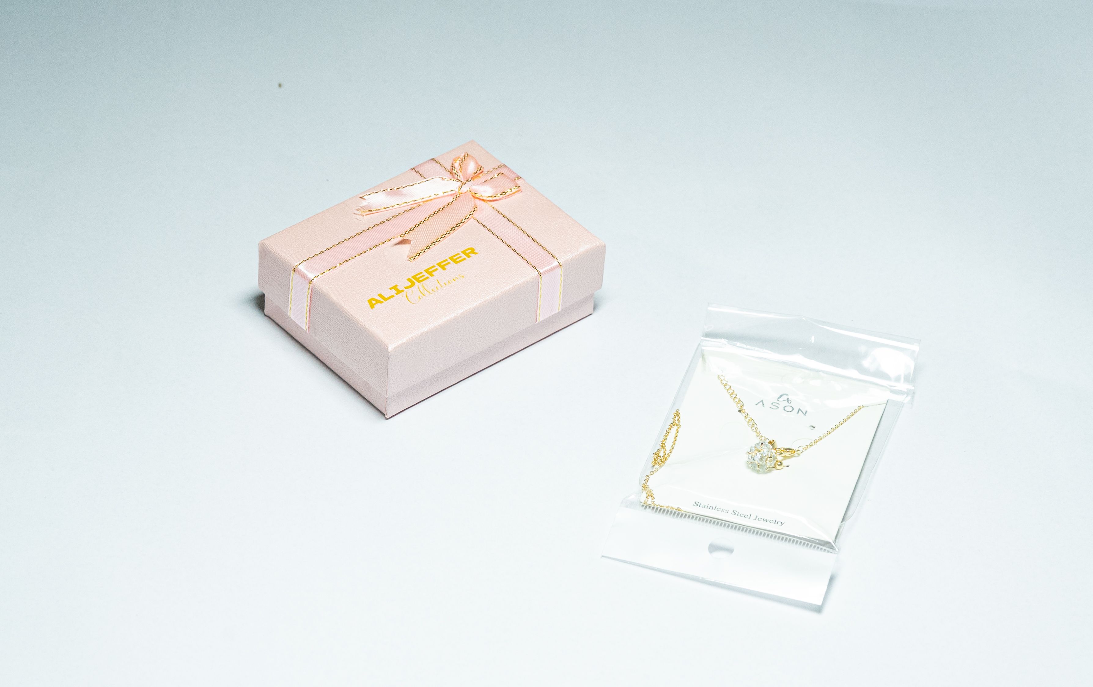 Solitaire Glow Pendant Necklace thumbnail 2
