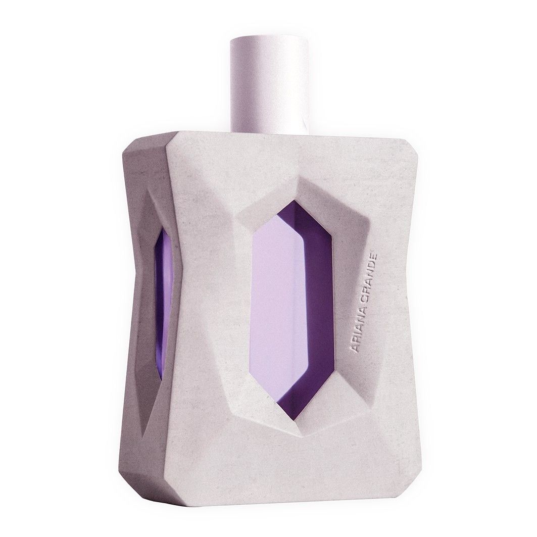 Zdjęcie flakonu perfum Ariana Grande 300. GOD IS A WOMAN