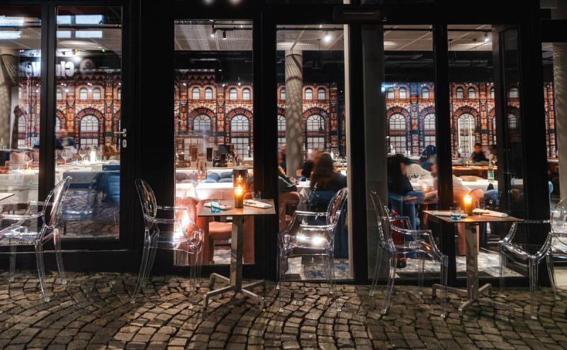 Frau Fritz Restaurant Terrasse Eindruck am Abend 5