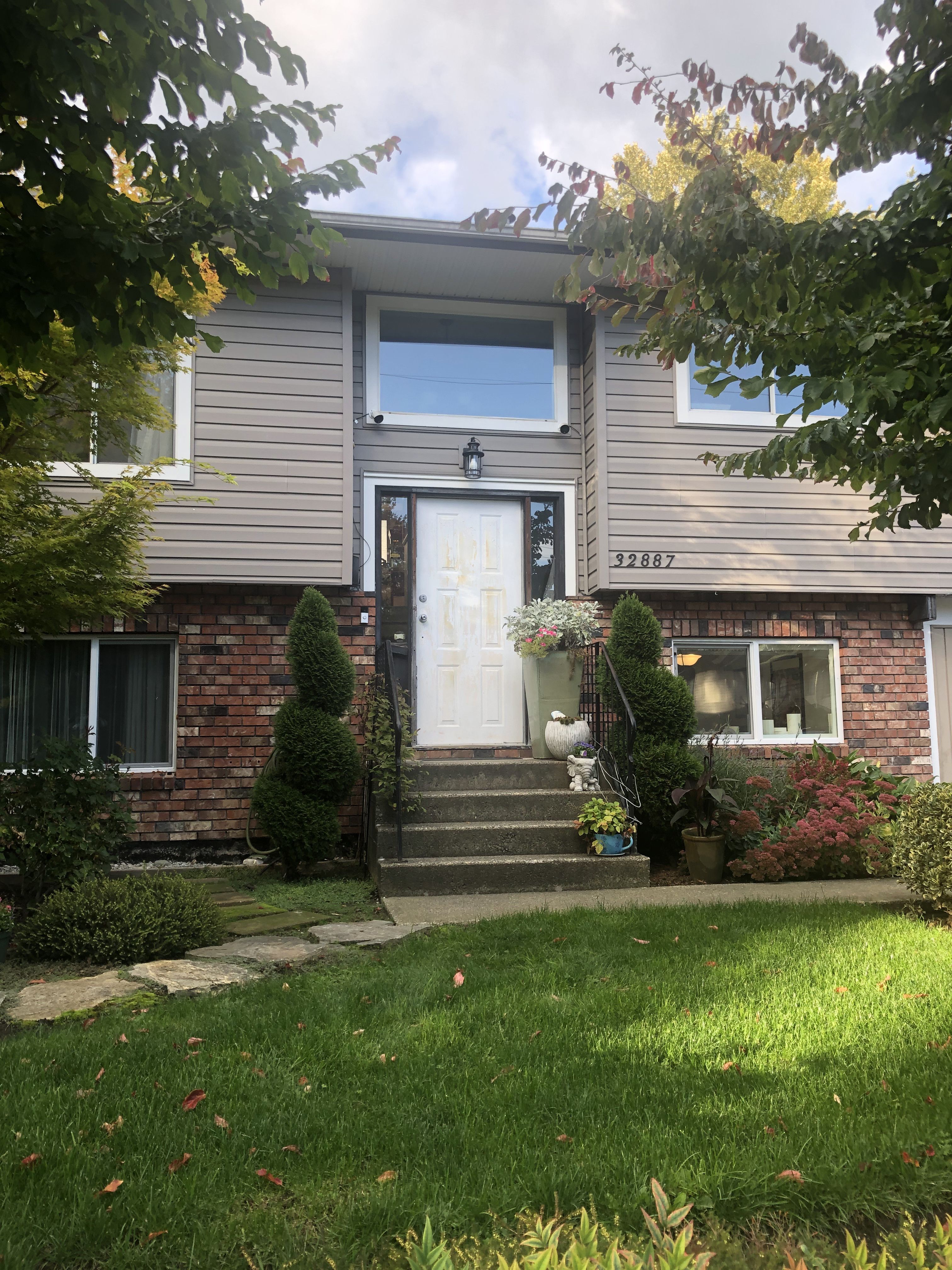 Second view of a finished fiberglass entry door replacement
