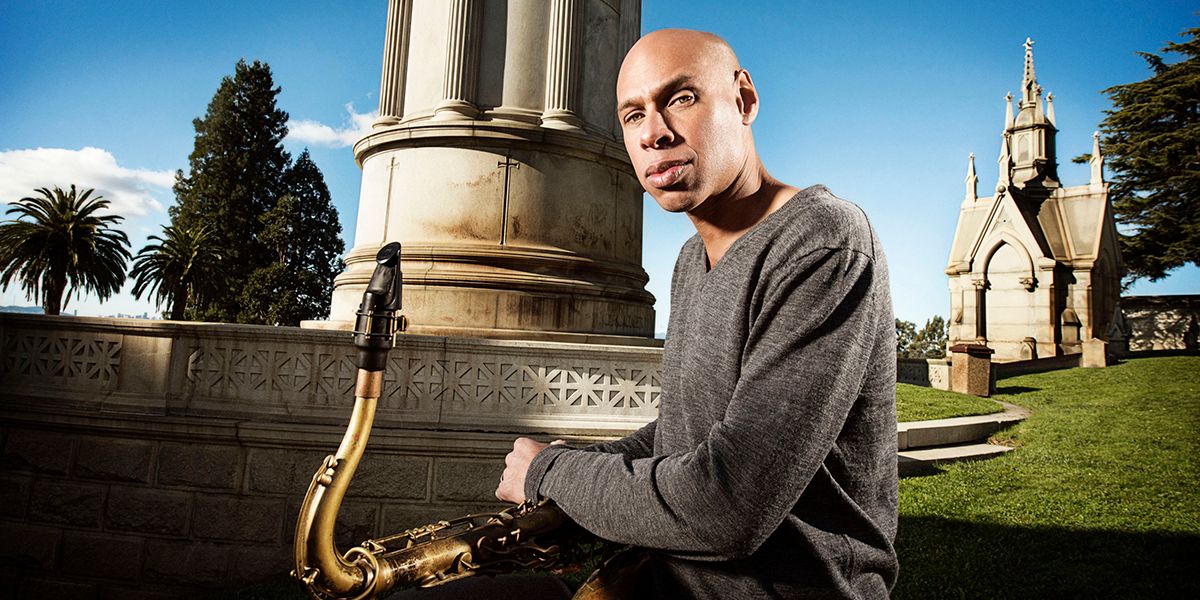 Joshua Redman avbildet med saksofon