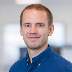 Porträttbild av Anton Jäverbrink, medarbetare Newbody Family