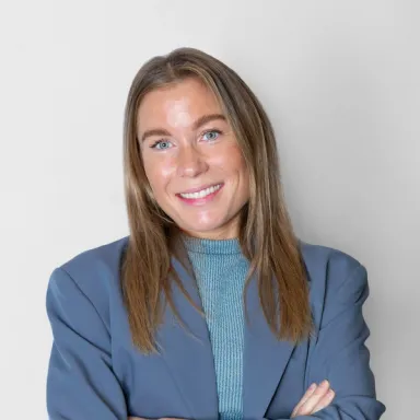 Porträttbild på Märta Åstrand, Kommunikatör på Newbody Family