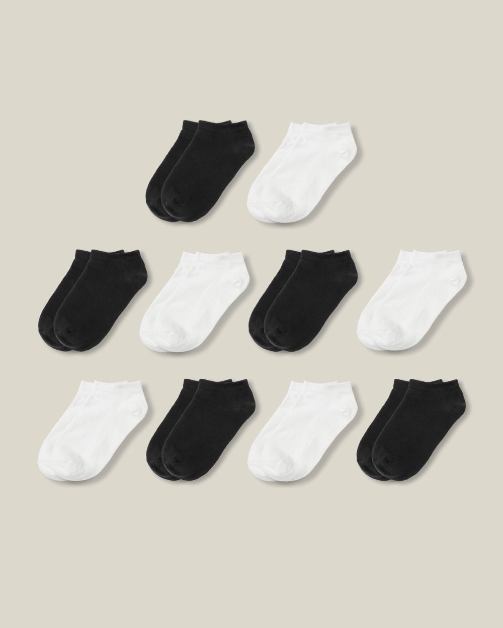 10-pack låga ankelstrumpor i svart och vitt, mjuk kammad bomull