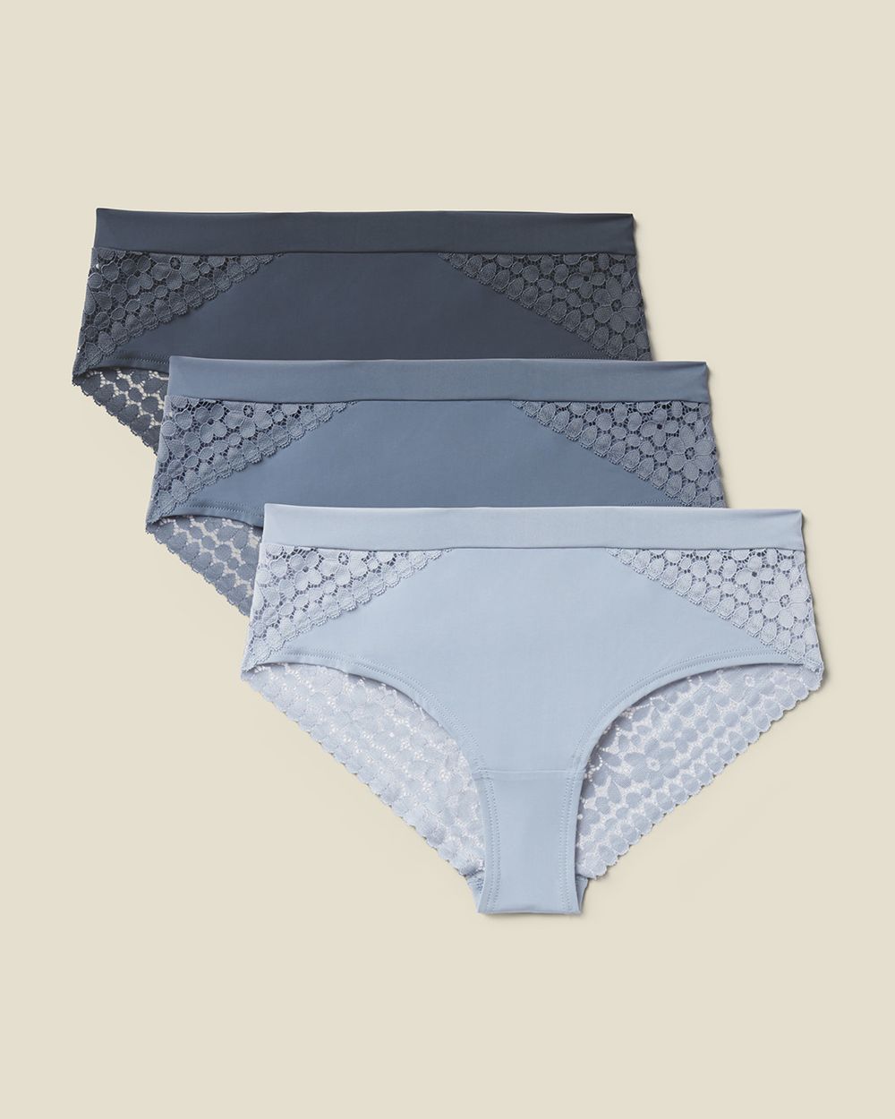 3-pack hipstertrosor i blå nyanser med elegant spetskant och följsam passform