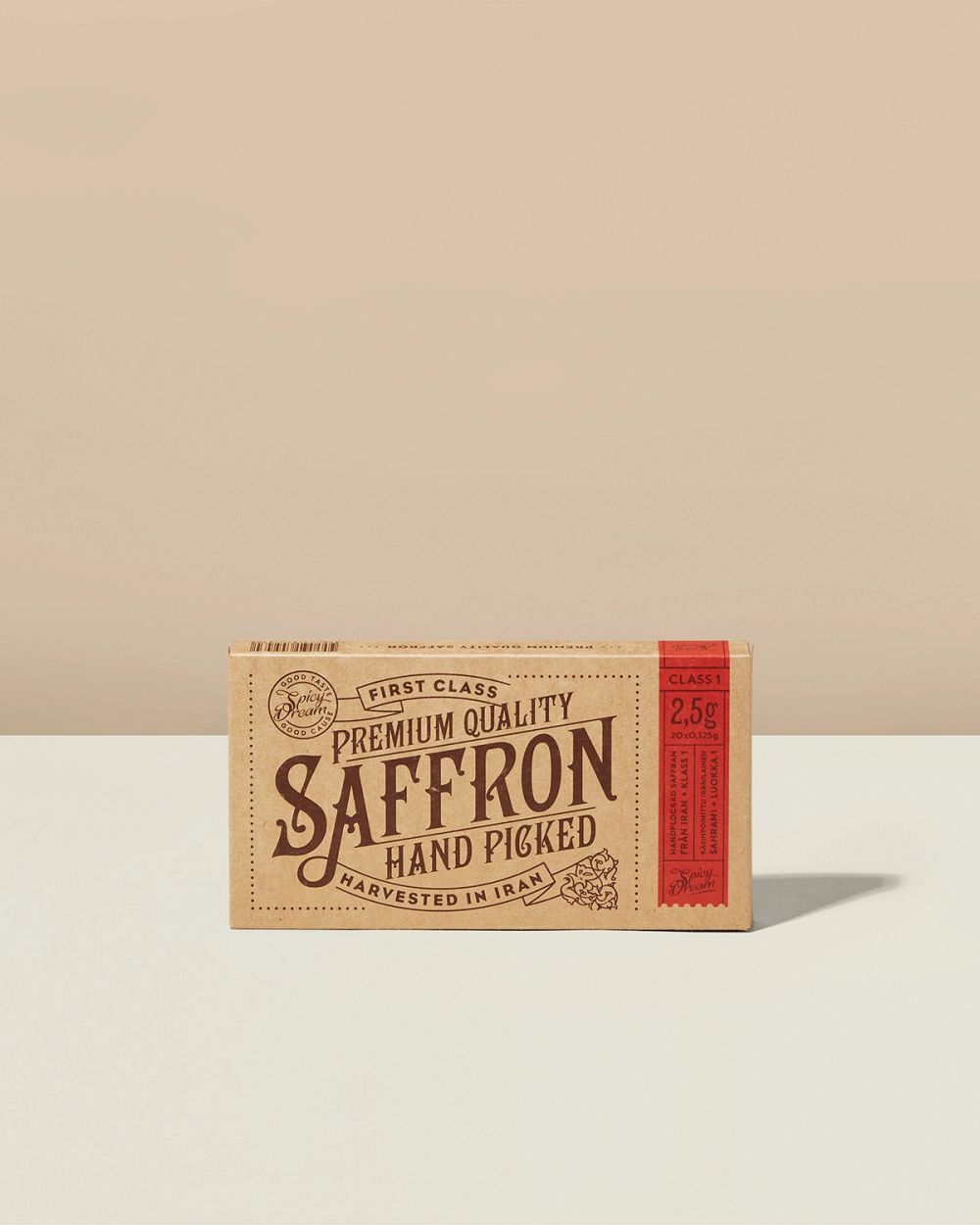 En liten ask med handplockad saffran i beige och rött, märkt med premiumkvalitet och ursprung från Iran.