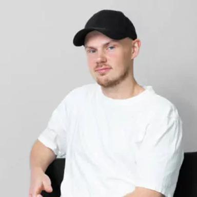 Porträttbild av Marcus Karlsson, medarbetare Newbody Family