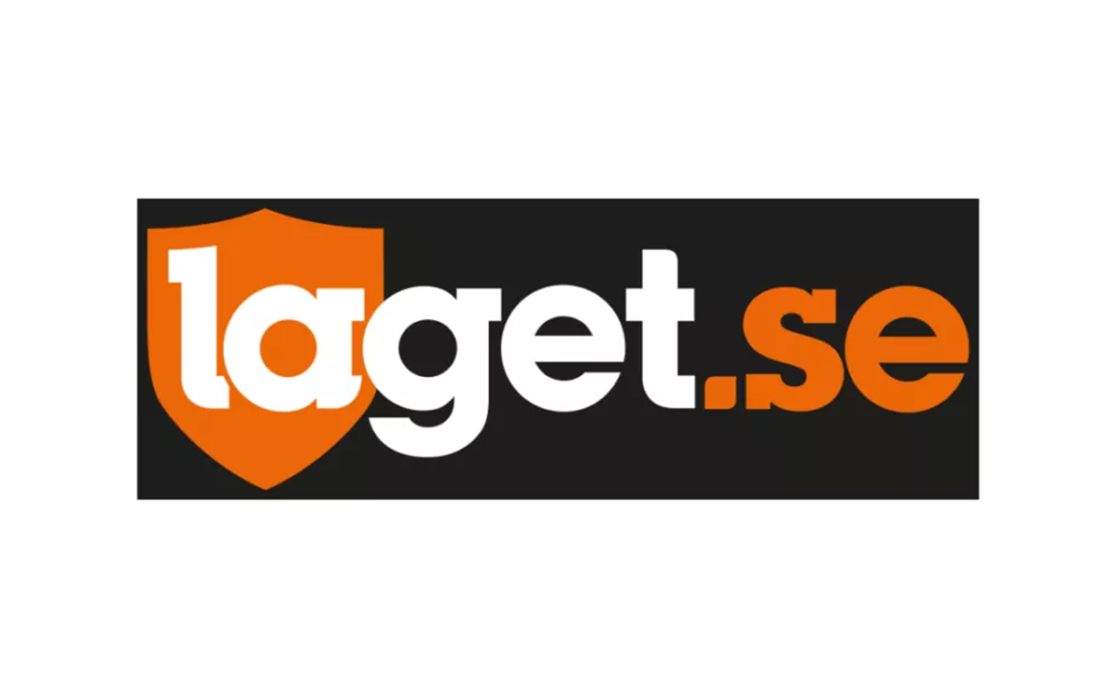 Texten "laget.se" i vitt och orange finns mot en svart bakgrund med en orange sköld bakom bokstaven "l".