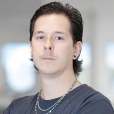 Porträttbild av Christian Håkansson, medarbetare Newbody Family