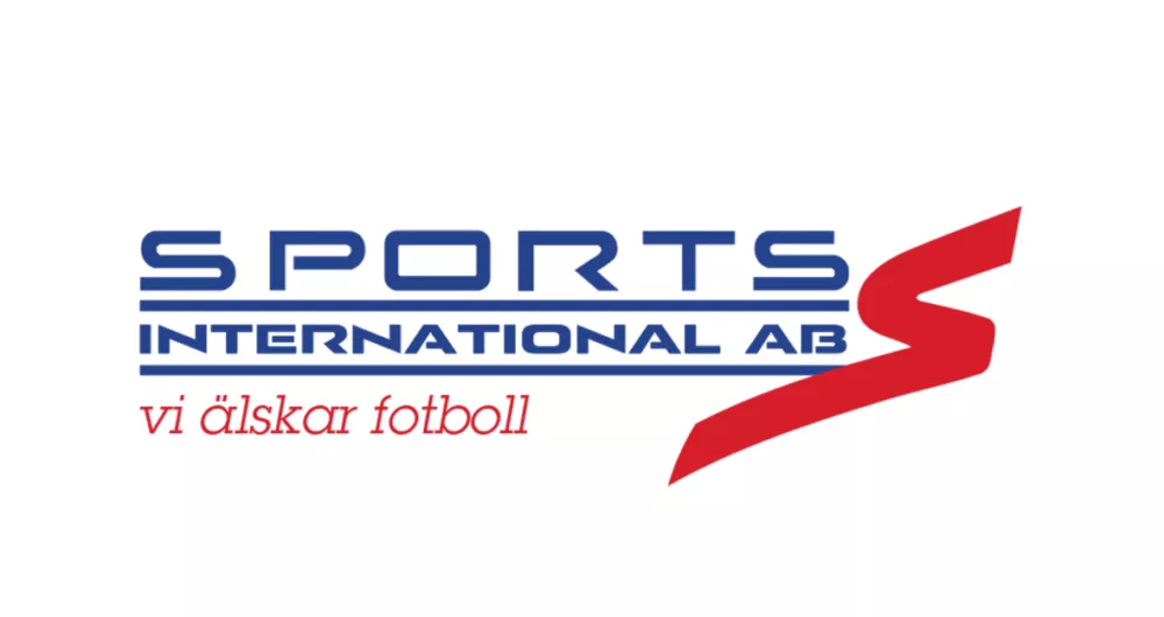 Logotyp med texten "SPORTS INTERNATIONAL AB" i blått och en rödfärgad form som liknar ett S, med sloganen "vi älskar fotboll" under.