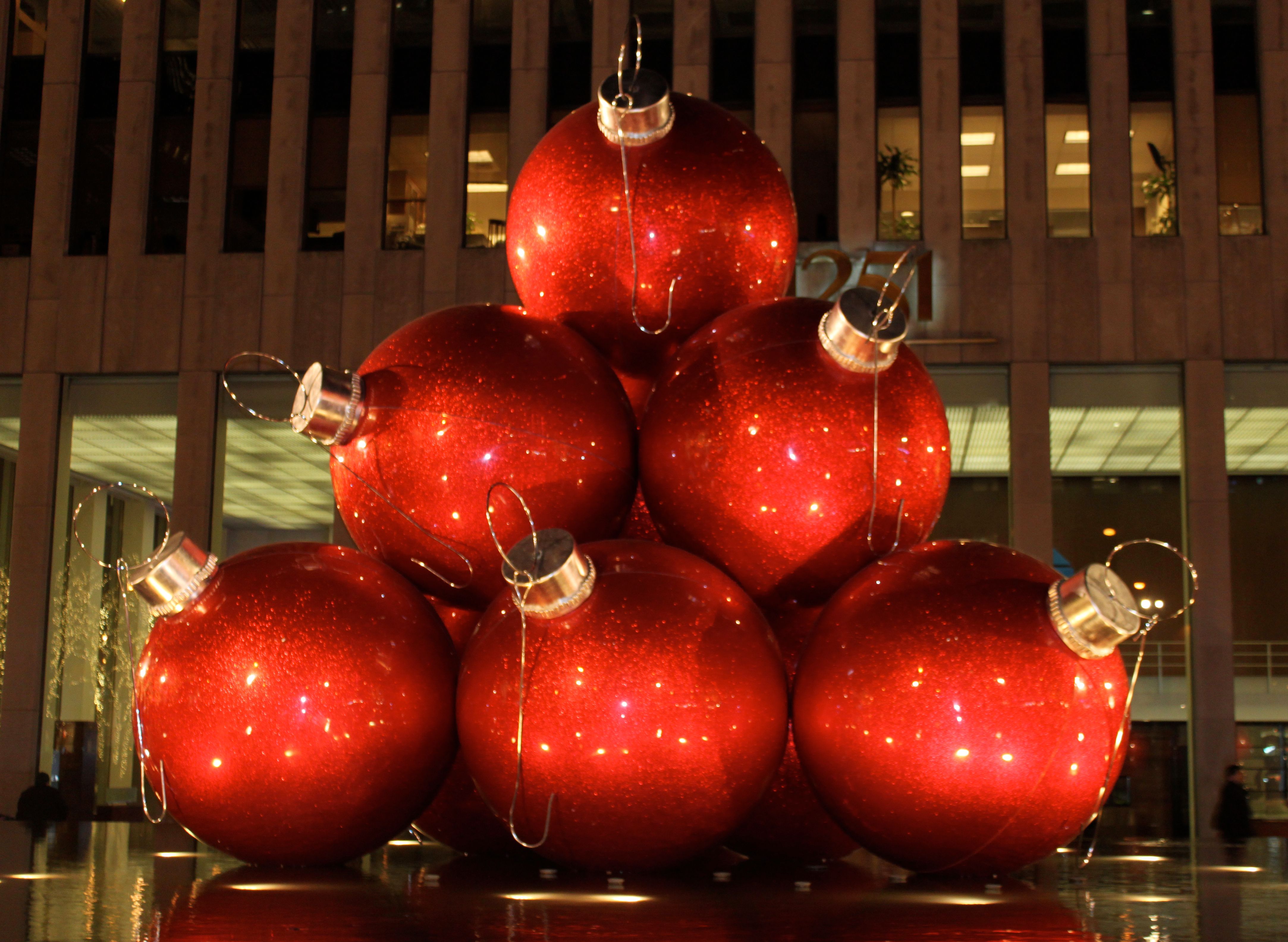 THE BEAUTY OF CHRISTMAS IN NYC