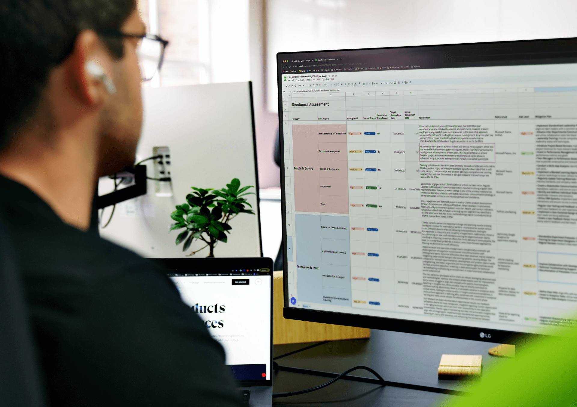 Picture of a Glue specialist working on the readiness assessment matrix for a client project