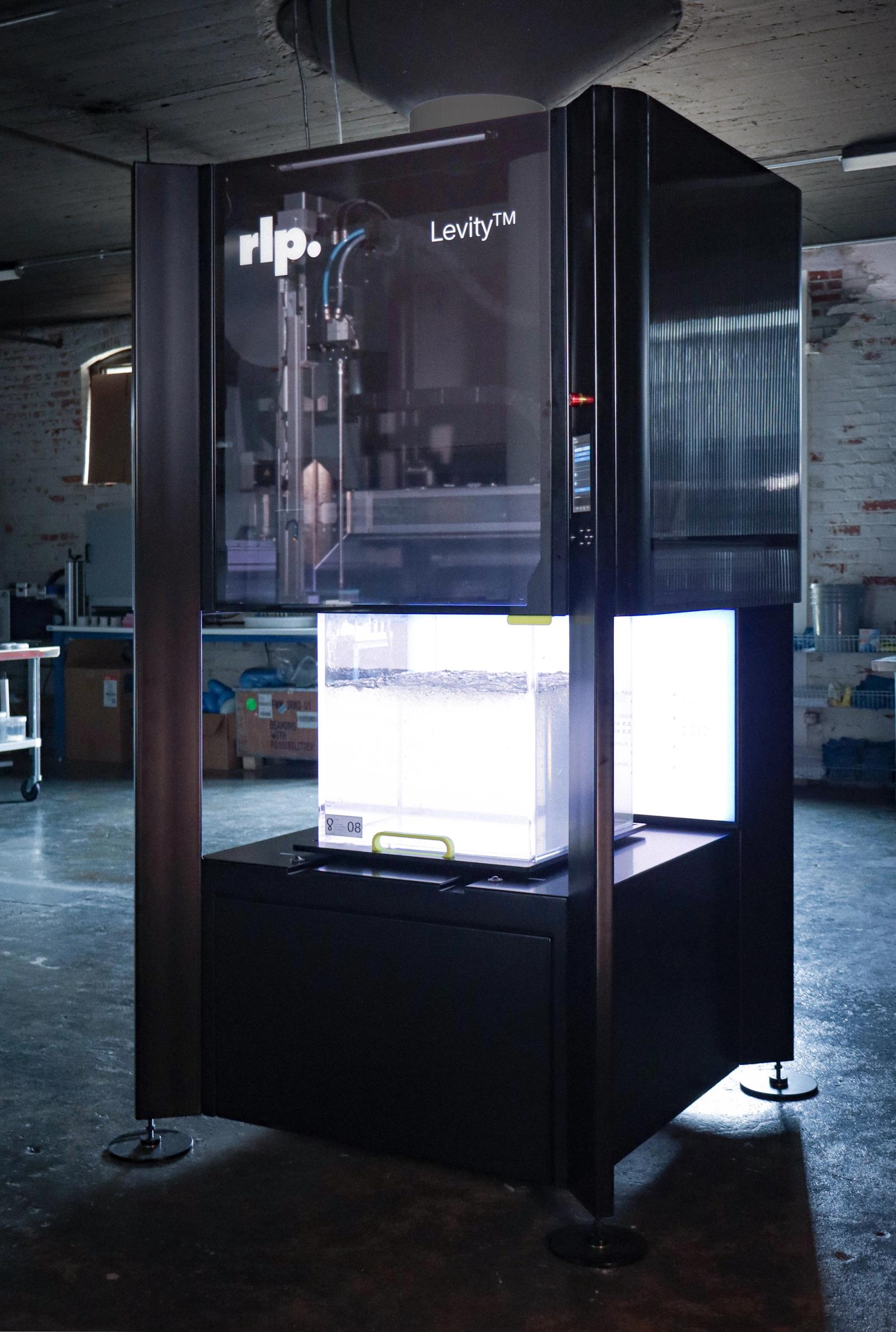 Levity™ Industriedrucker von Rapid Liquid Print für Silikon-3D-Druck