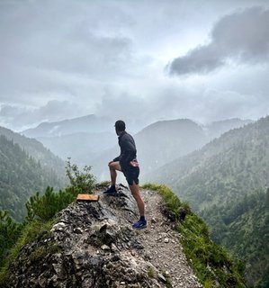 Entdecke, wie Sportphysiologie dein Training verbessern kann. Verstehe Herzfrequenz, Laktat, VO2max und wie dein Körper bei Belastung funktioniert.