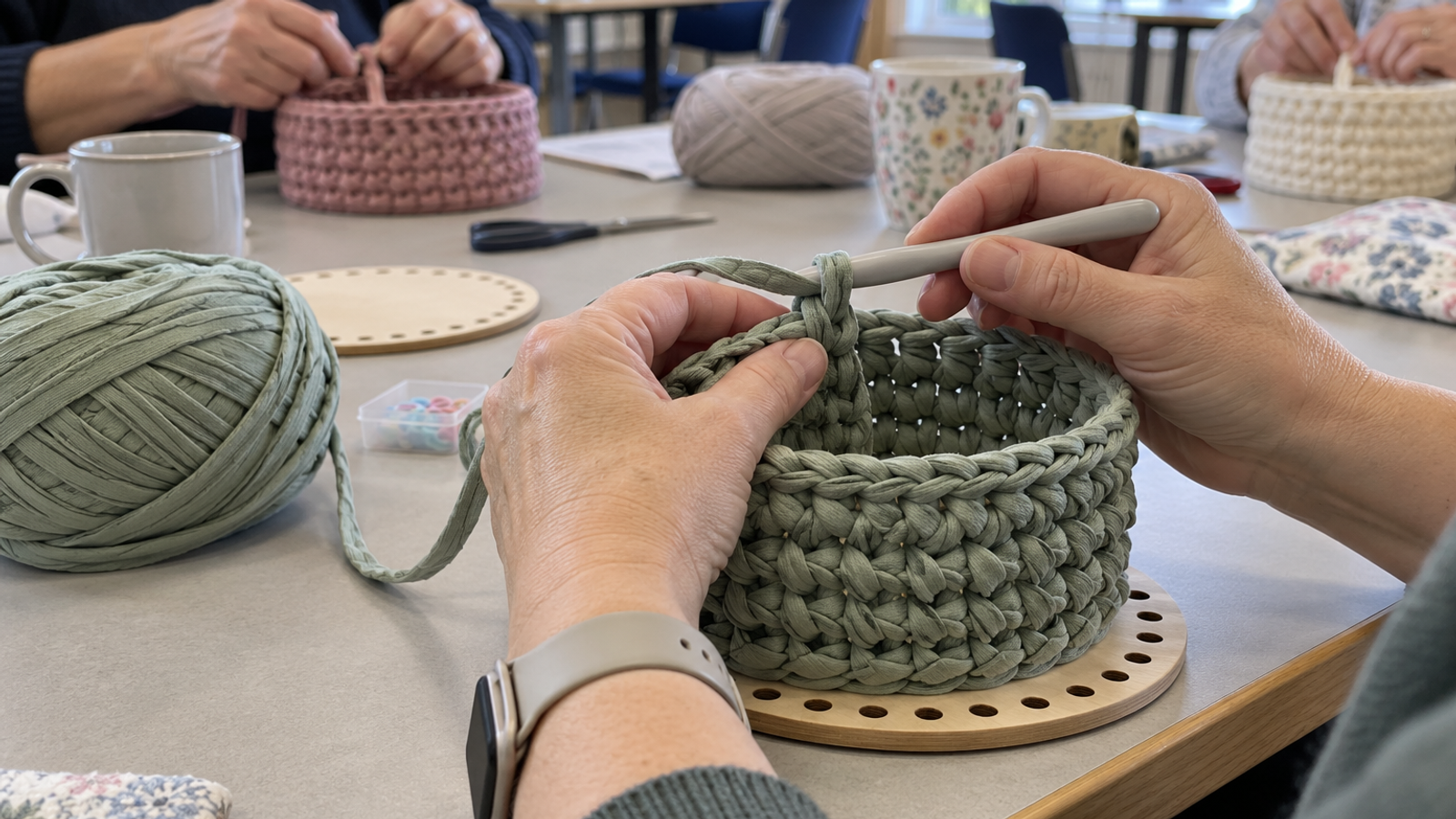 Beginner crochet: cotton-ribbon basket workshop