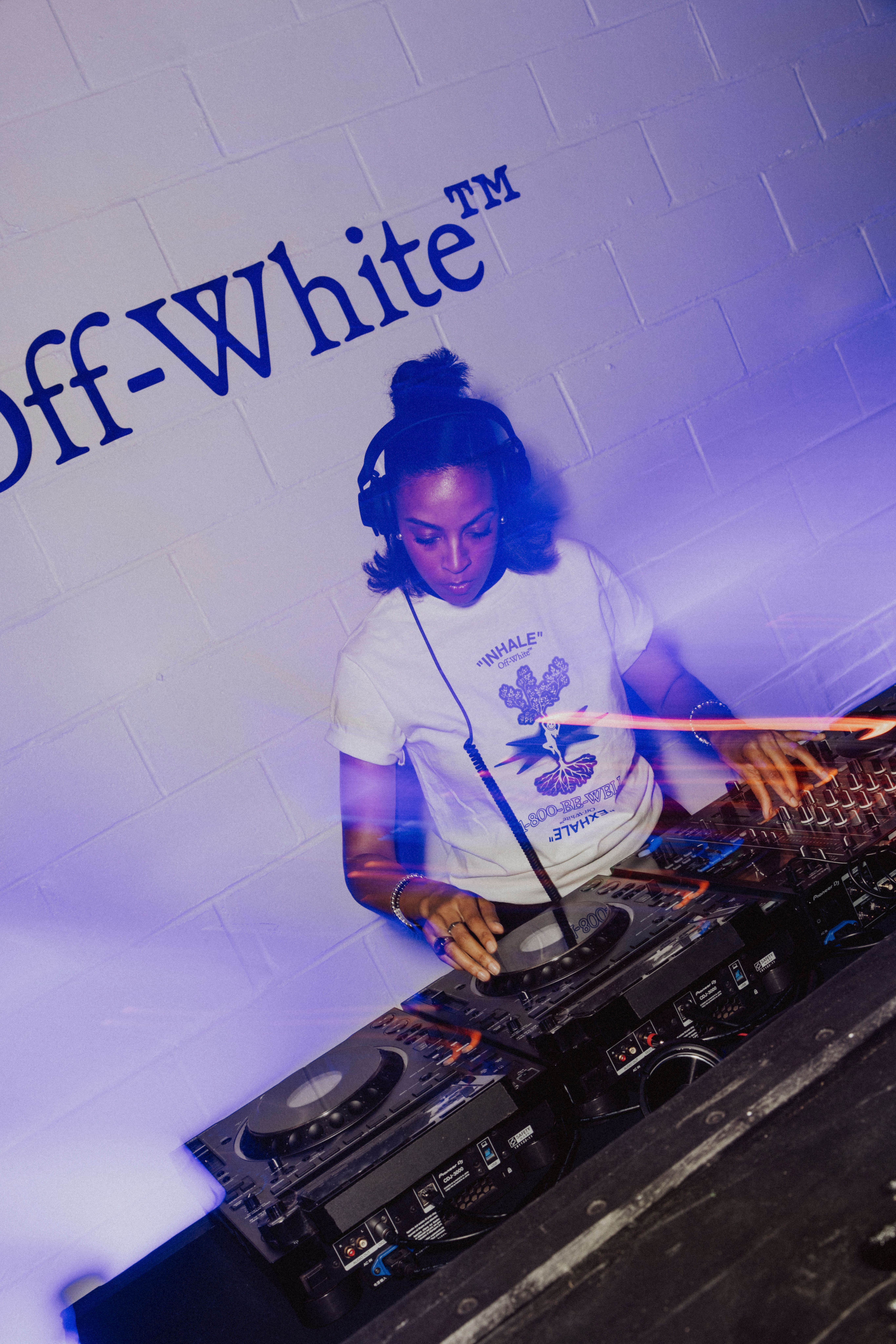 Media for Off-White**™**