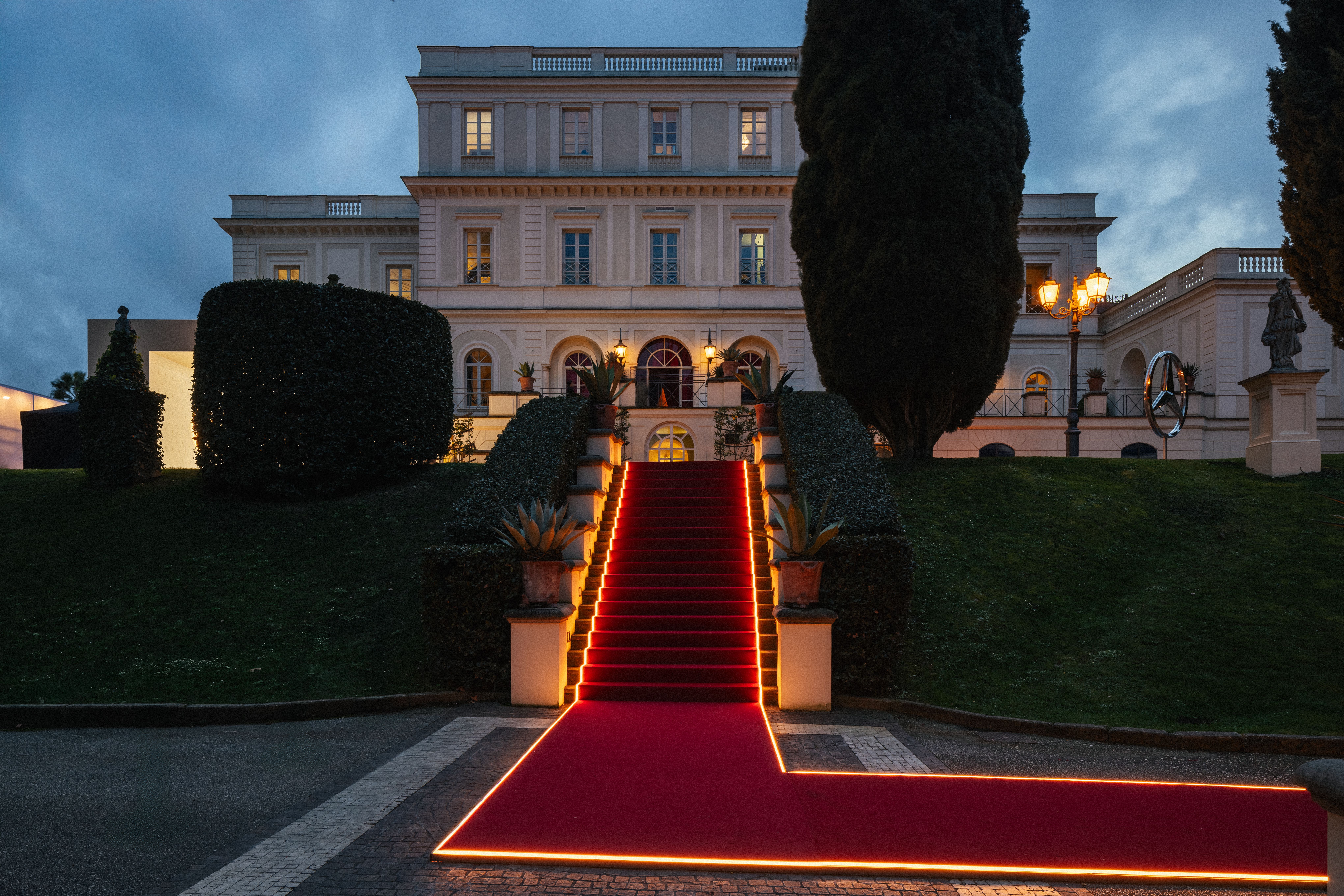 Media for Mercedes-Benz