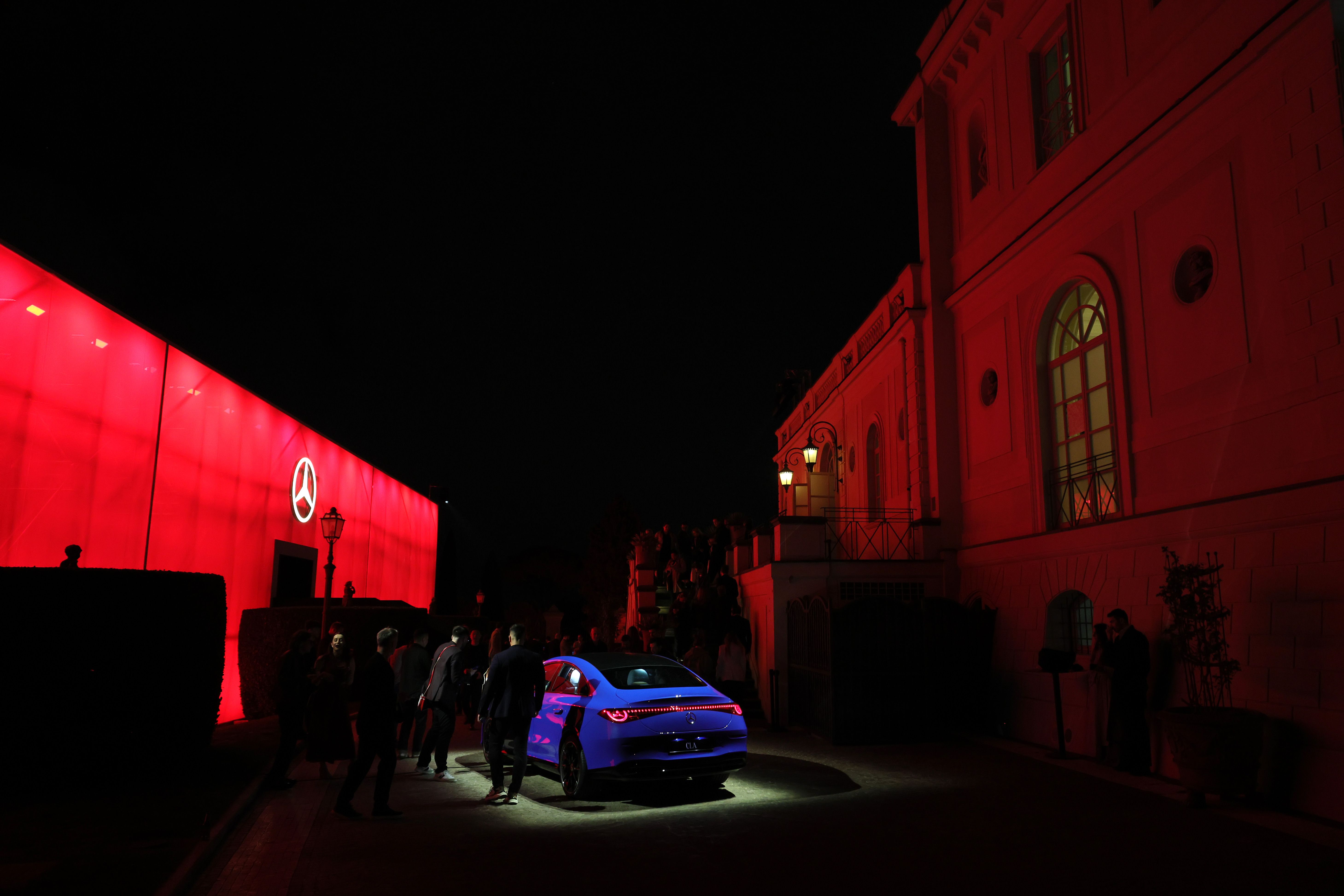 Media for Mercedes-Benz