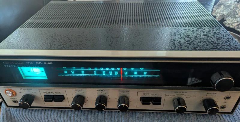 Lit kenwood kr-3130 from the front