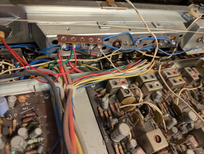 Inside lamp connections for the KR3130