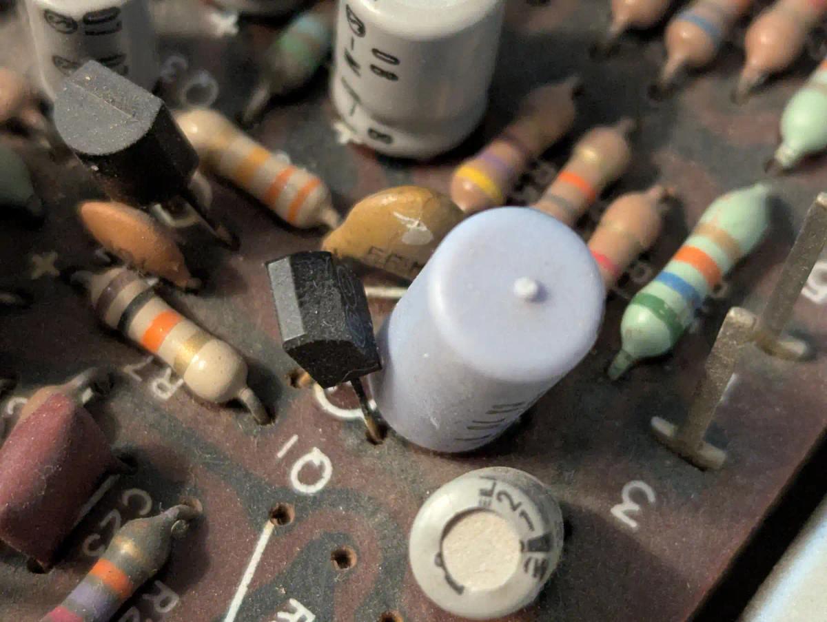 Capacitors on a Kenwood KR3130