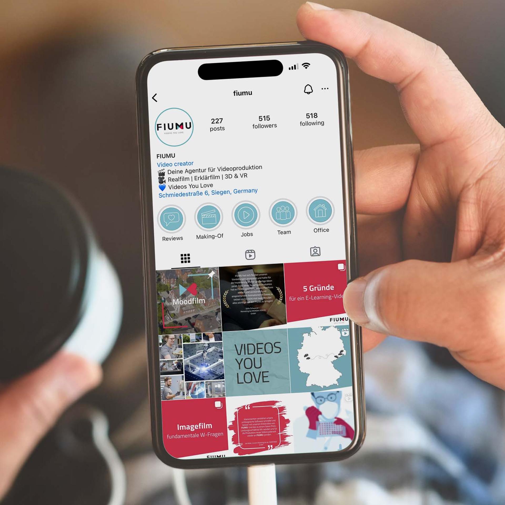 Recruitment Video auf Social Media: Smartphone-Ansicht eines Recruitingfilms im Hochformat