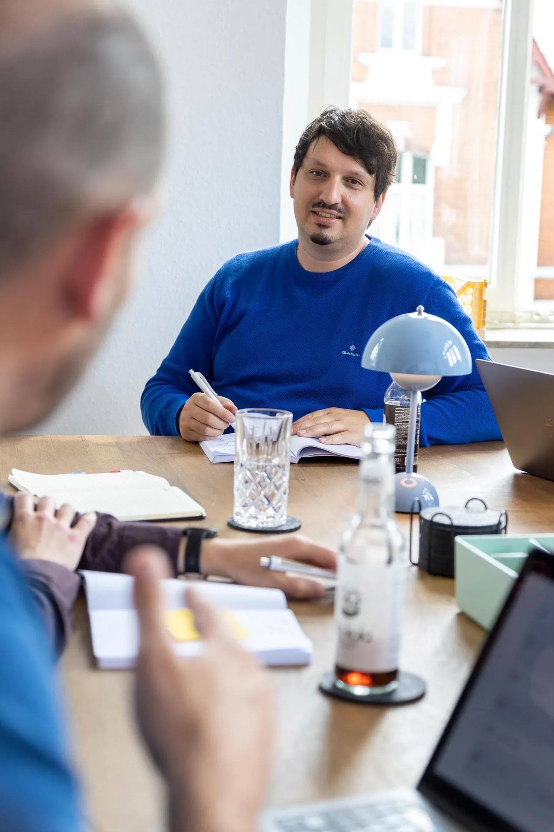 FIUMU Team bei der Projektbesprechung im Büro