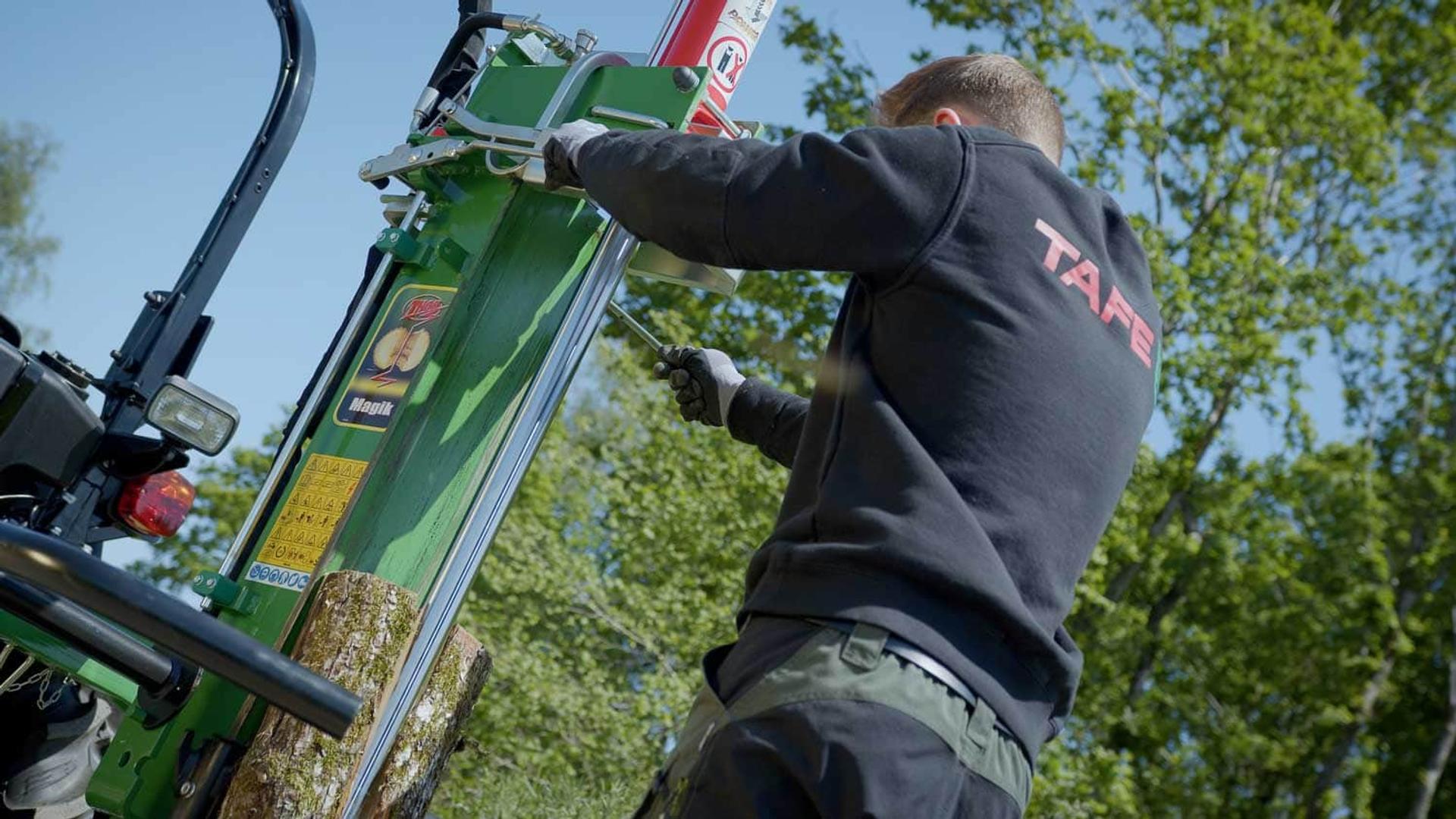 Weber Geräte | Ankündigungsvideo | Traktor TAFE – Bild 2
