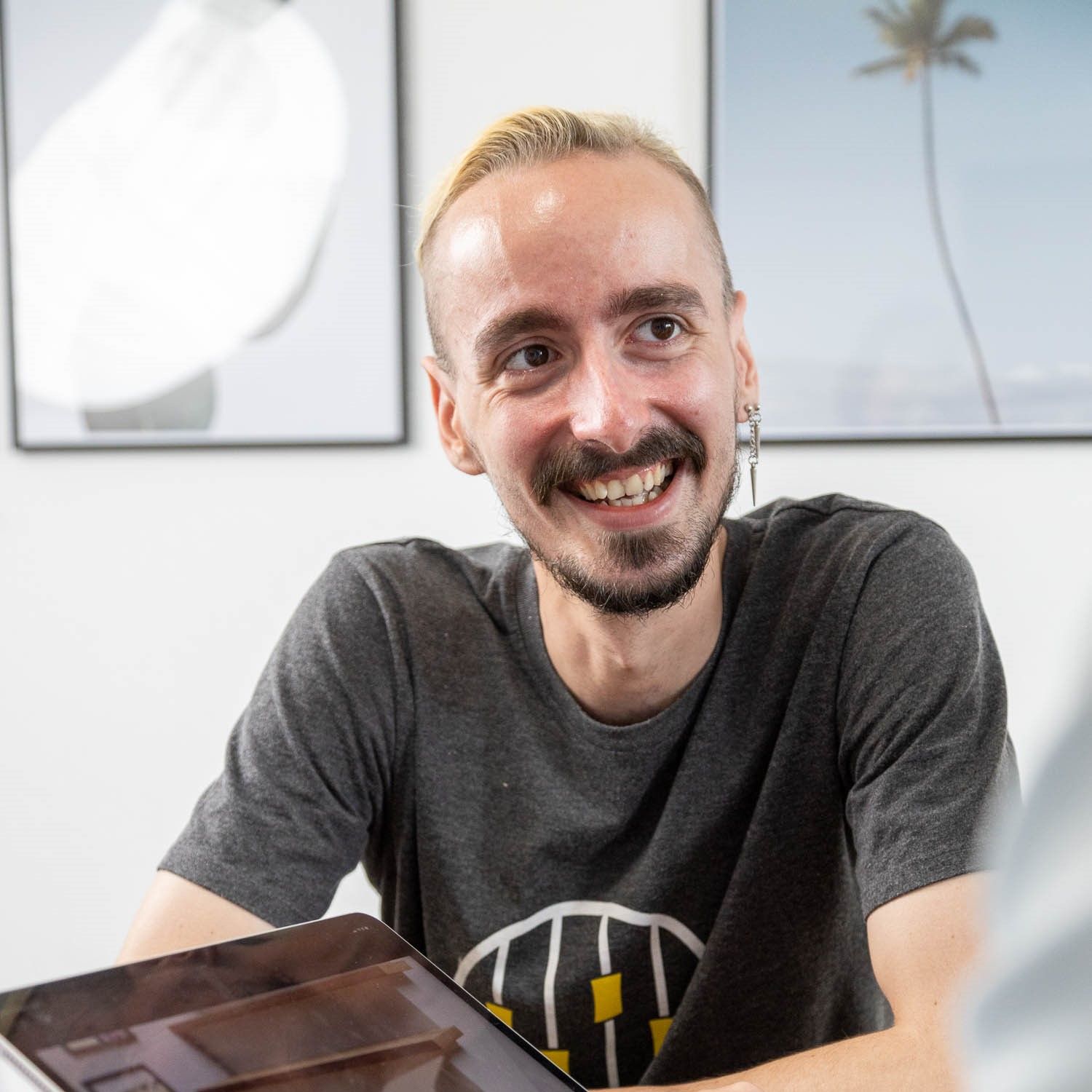 Dreharbeiten beim Referenzkunden, das FIUMU-Team filmt die tägliche Arbeit mit dem Produkt vor Ort