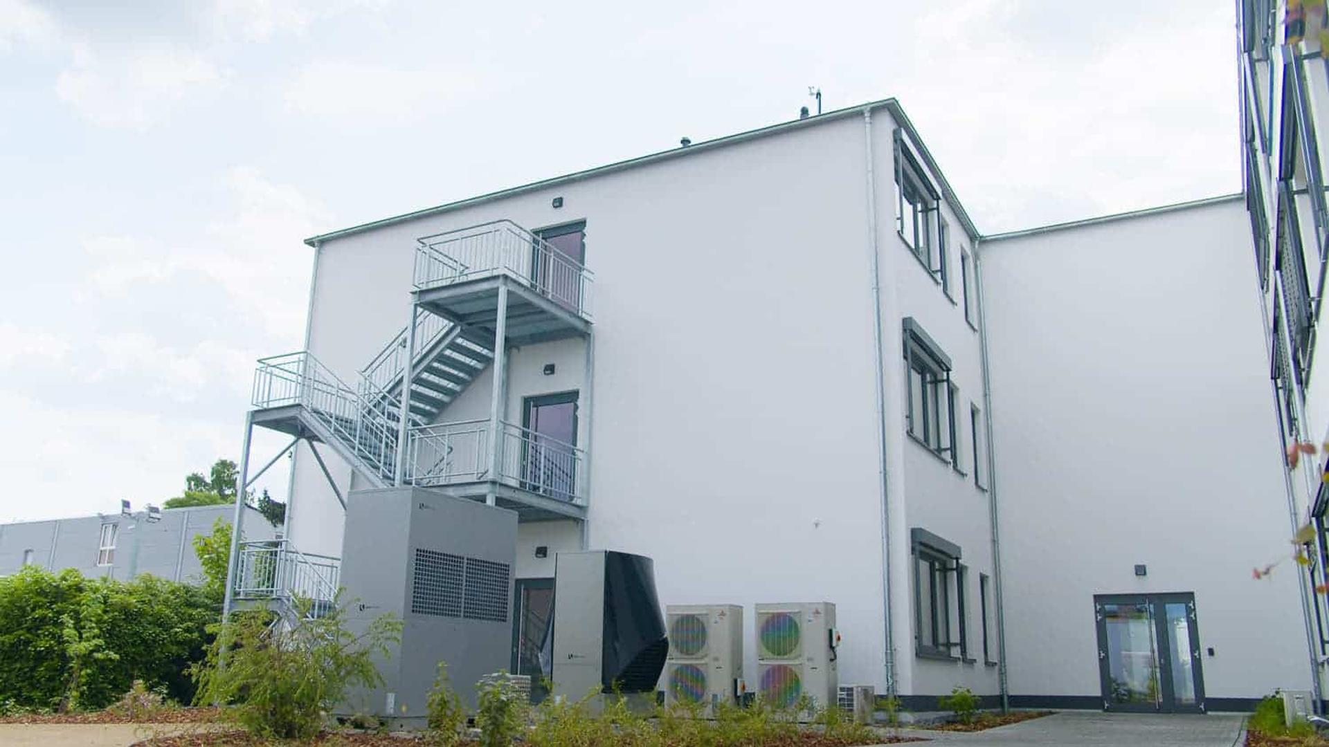 KLEUSBERG | Projektdokumentation | VDE Modulgebäude – Bild 2