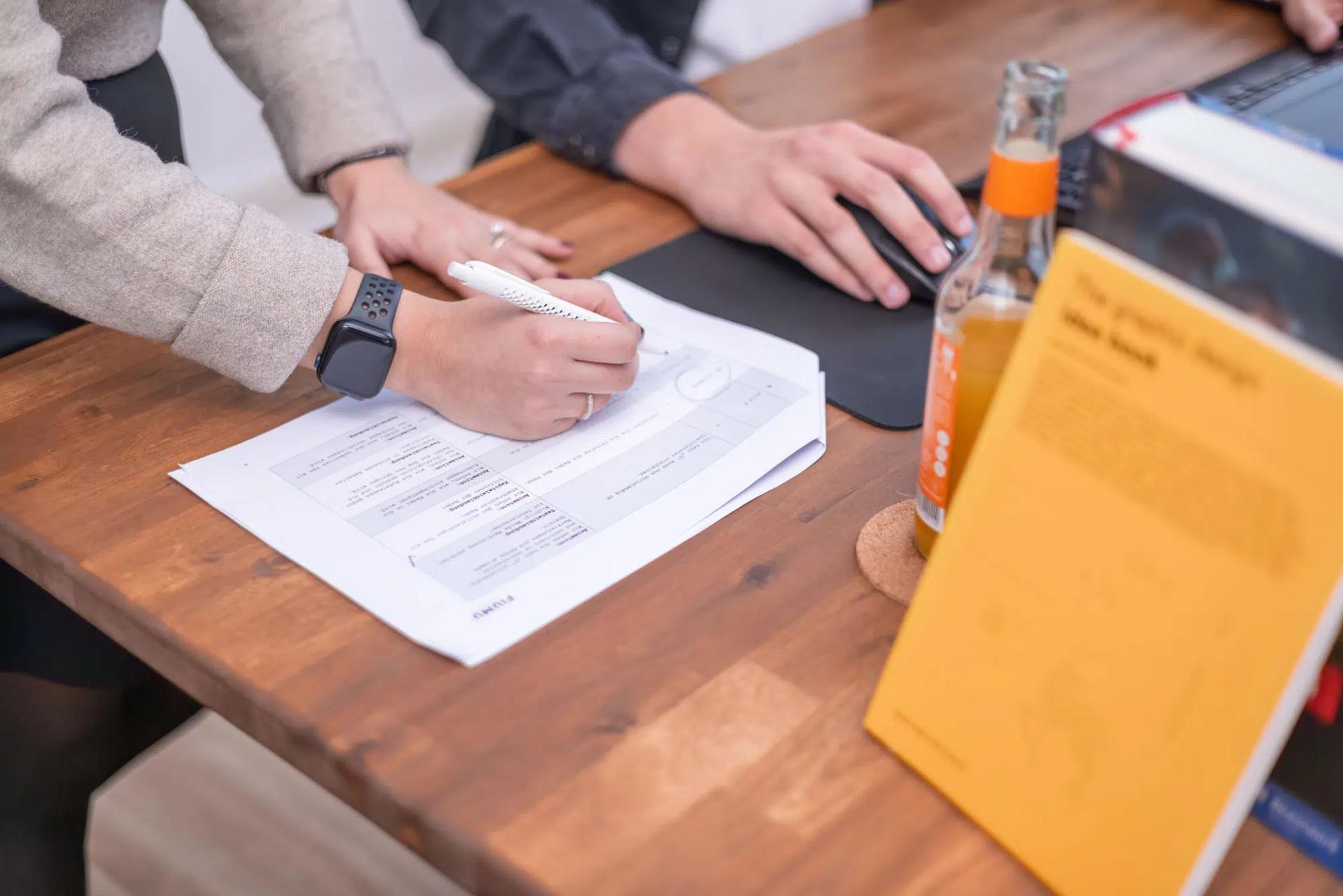 FIUMU Team bei der Konzeption: Interviewfragen und Ablaufplan werden vorbereitet