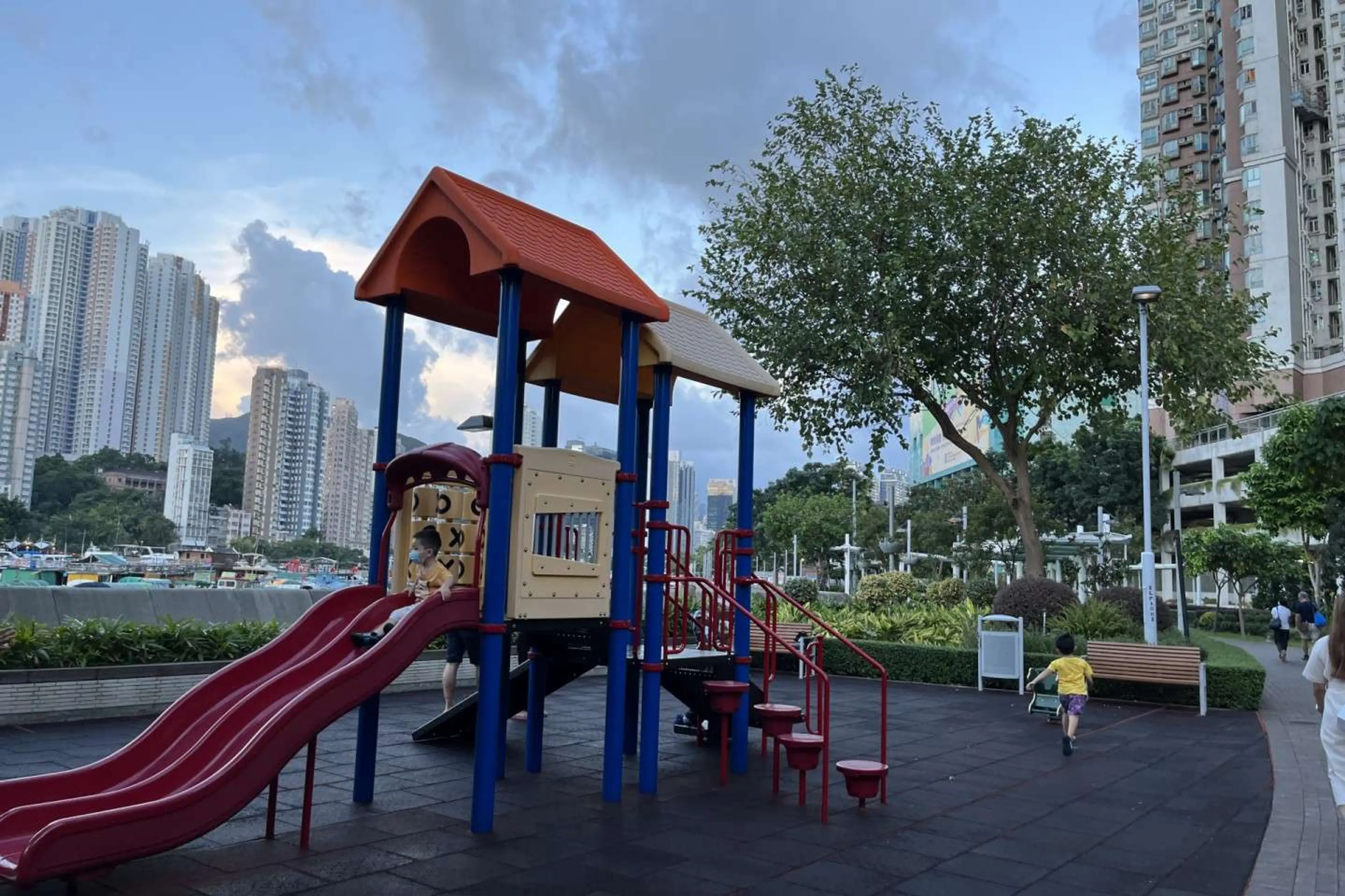 鴨脷洲邨遊樂場