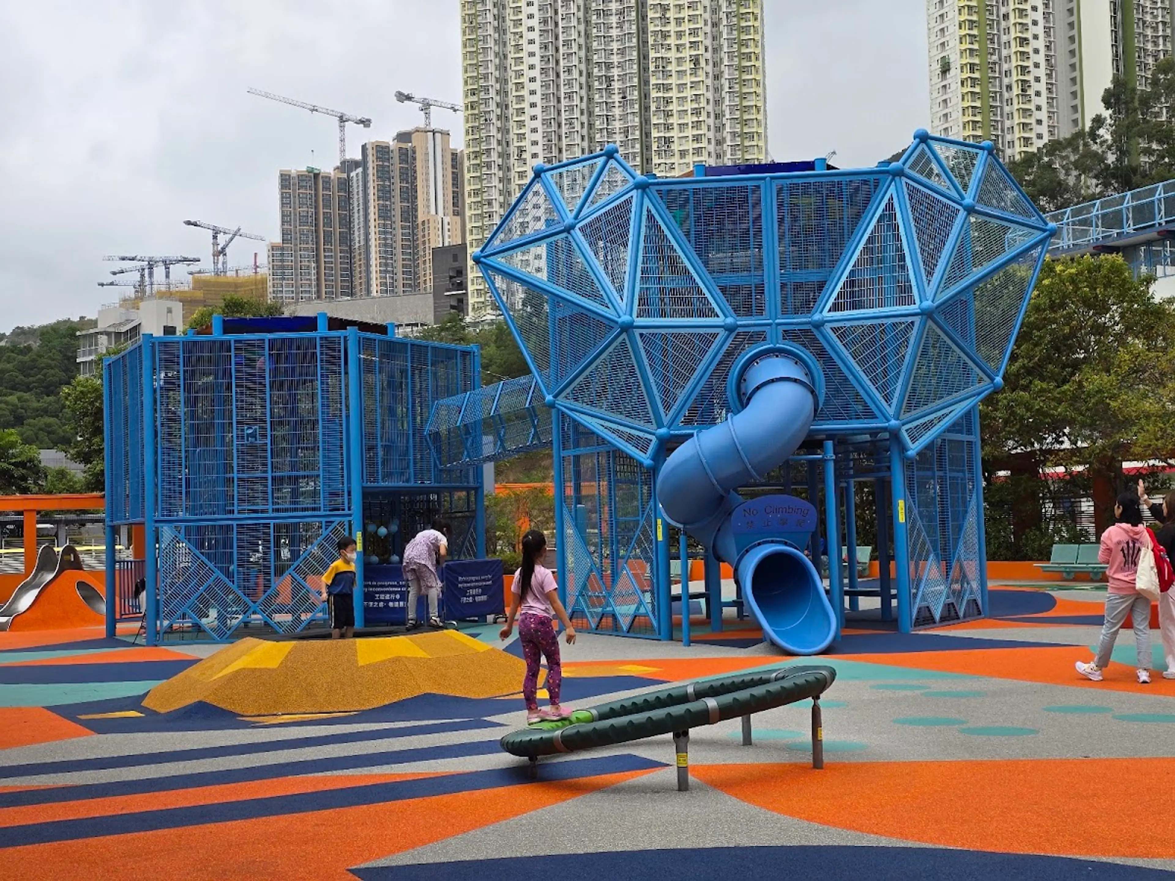 秀茂坪幾何動樂園 (1/2)