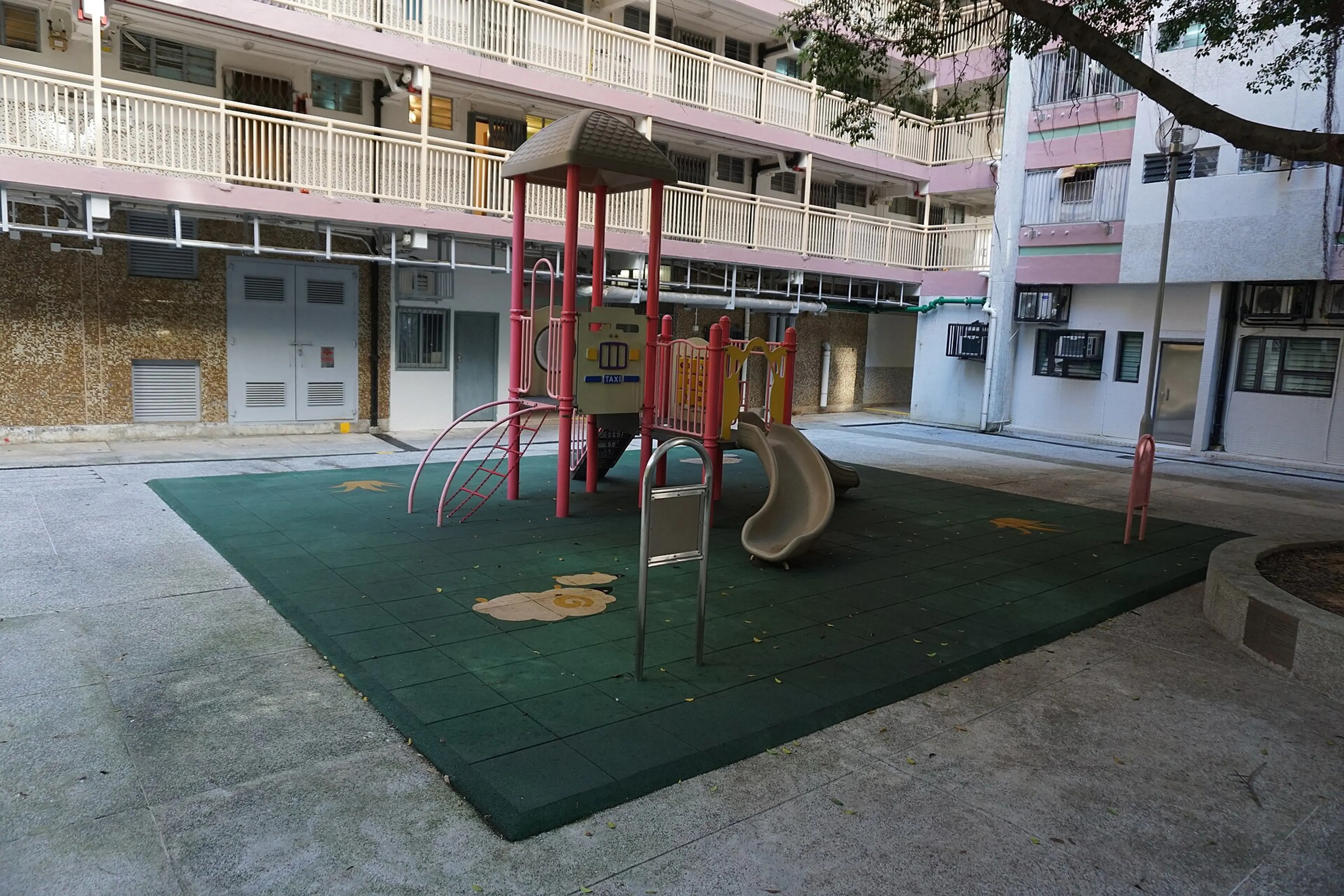 環翠邨遊樂場 (1/2)