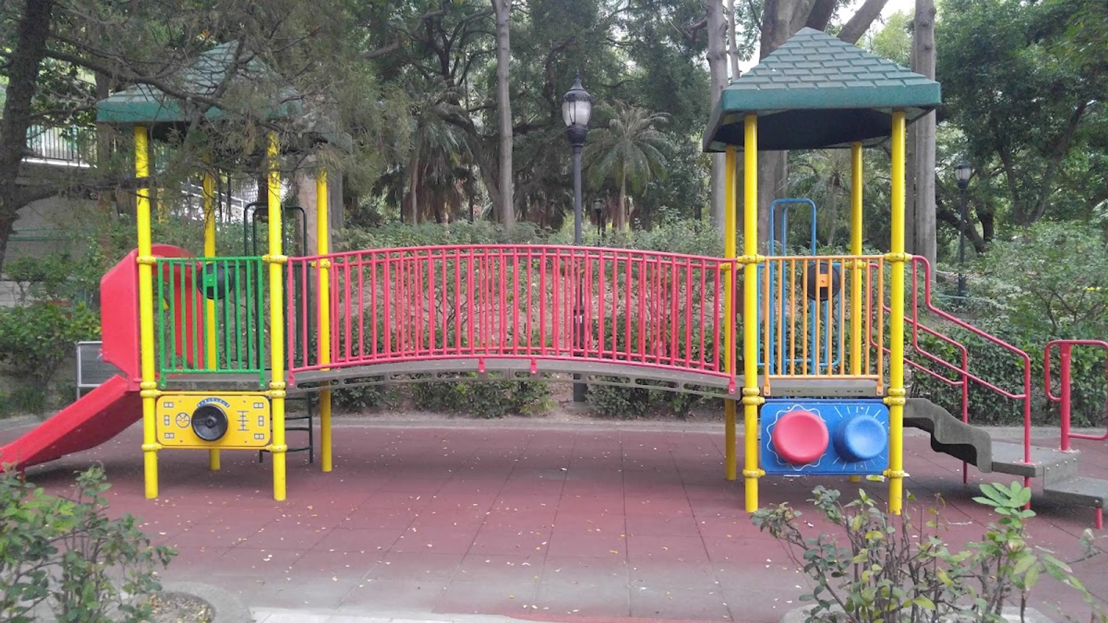 石排灣道遊樂場