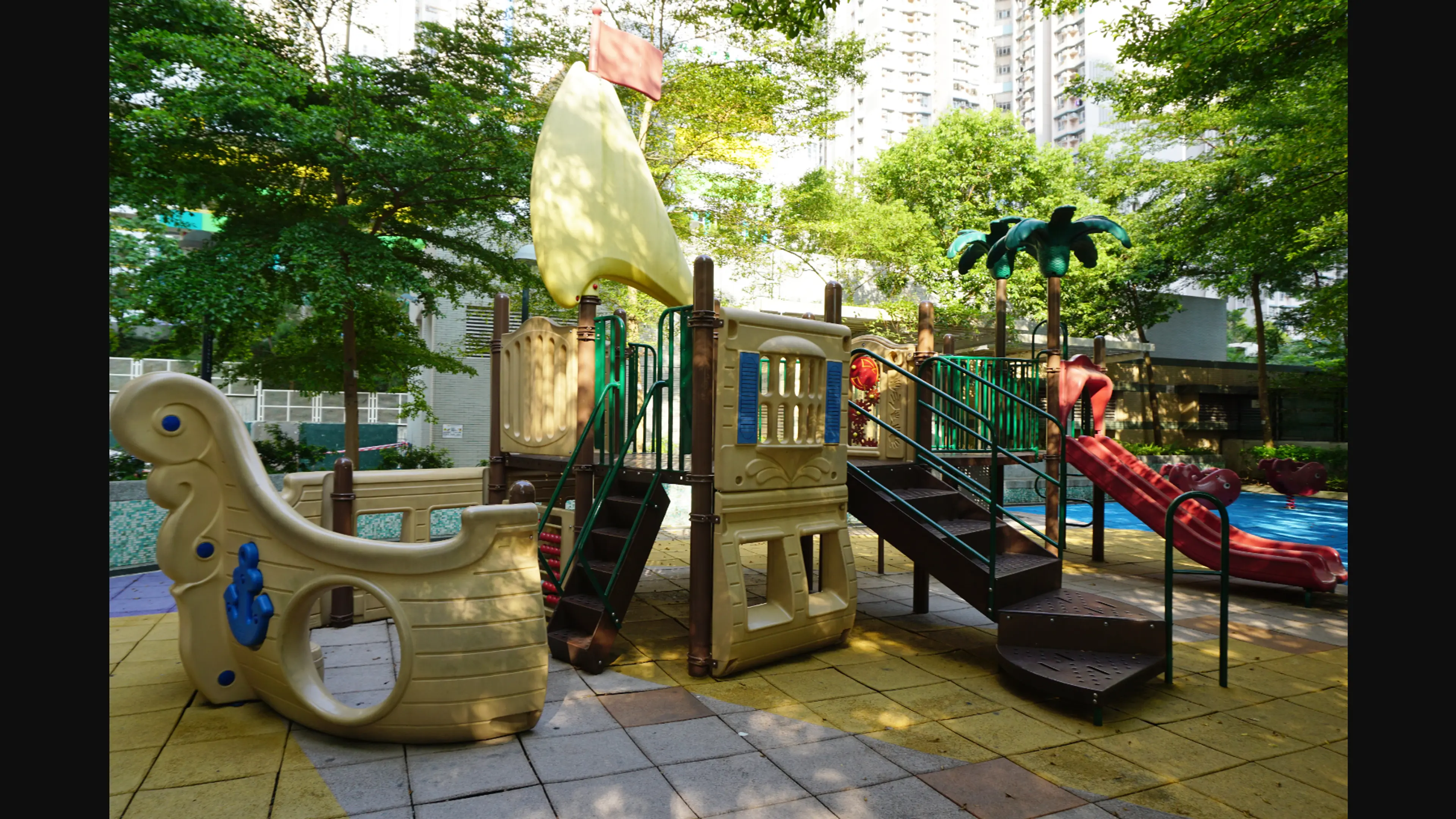 油麗邨兒童遊樂場