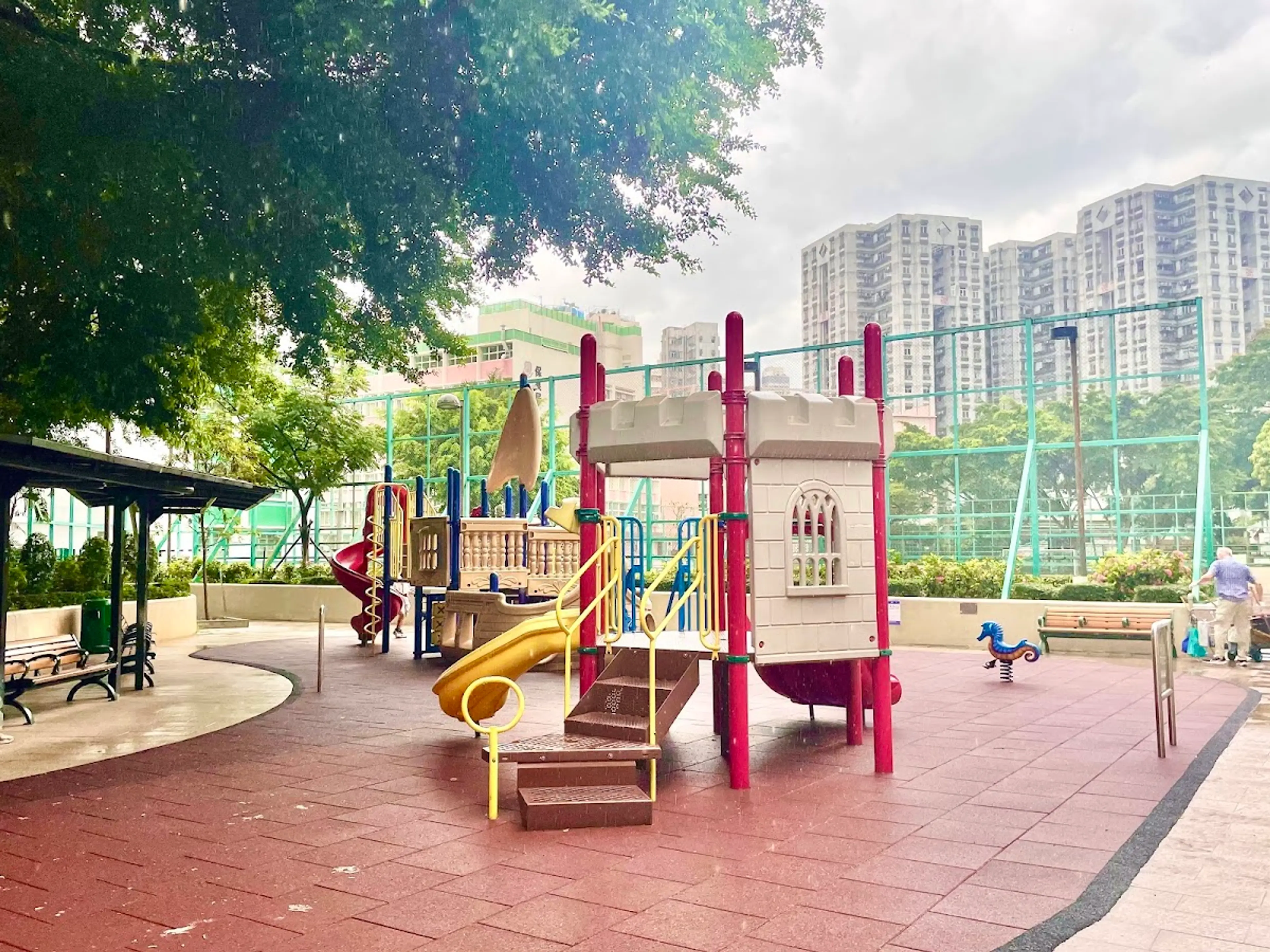 詩歌舞遊樂場 (1/2)