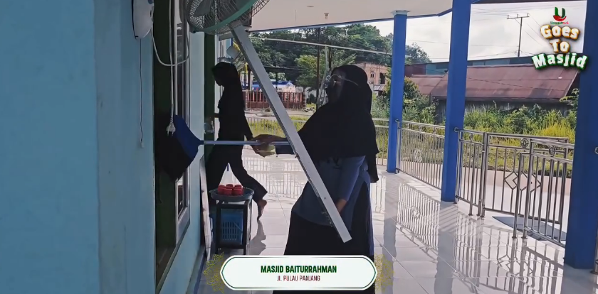 GOES TO MASJID - foto galeri 1