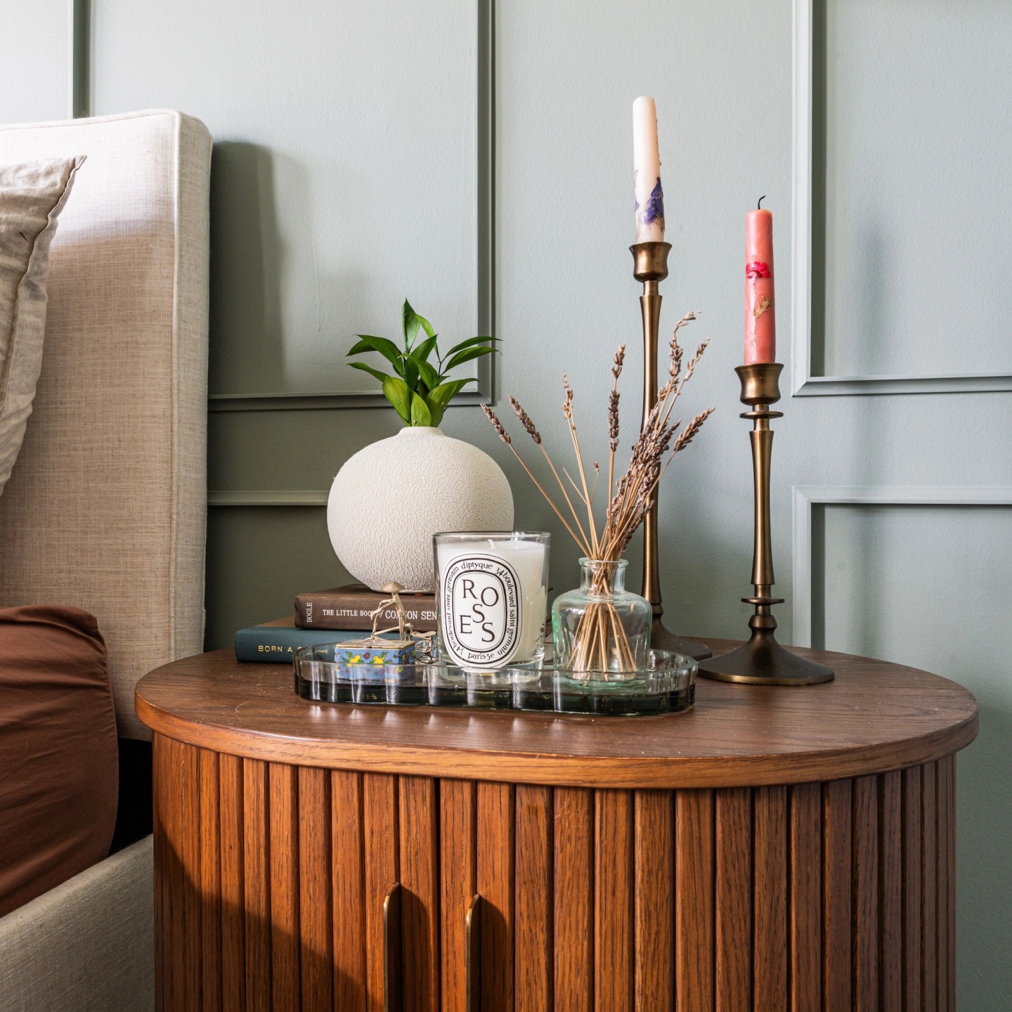MOODY square, bedside table with candles and perfume