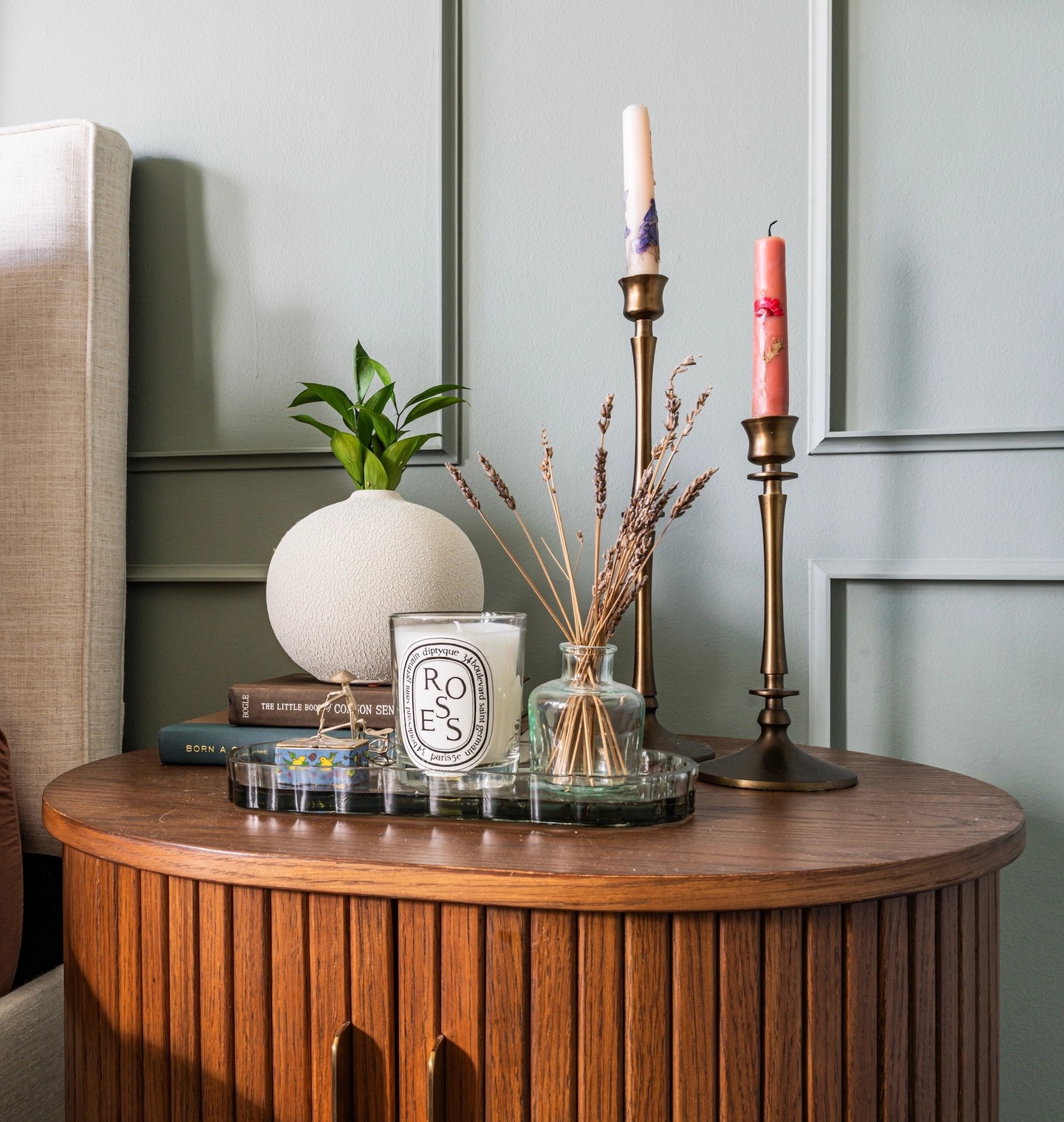 MOODY square, bedside table with candles and perfume
