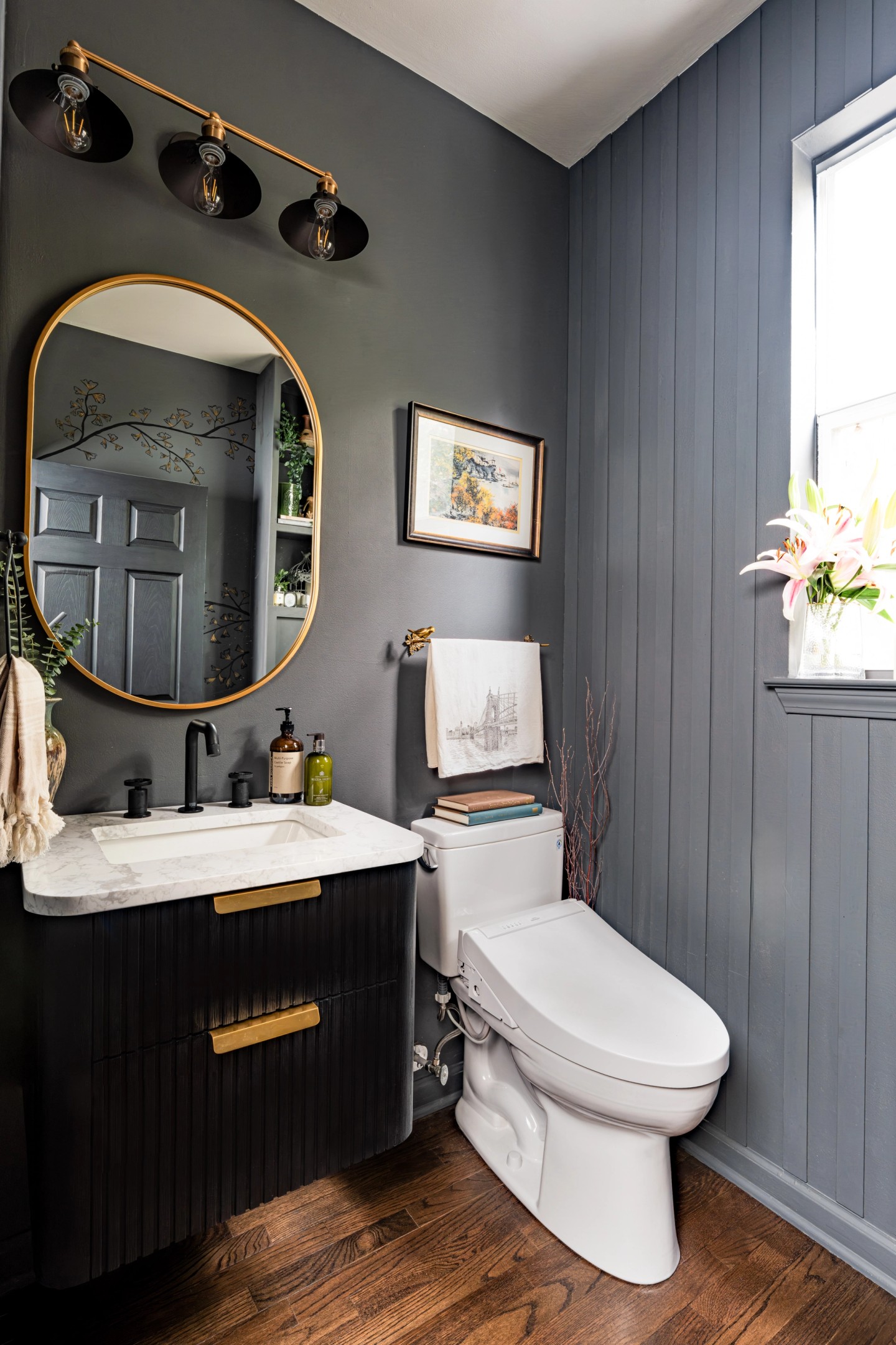 GINGKO portrait, toilet angle